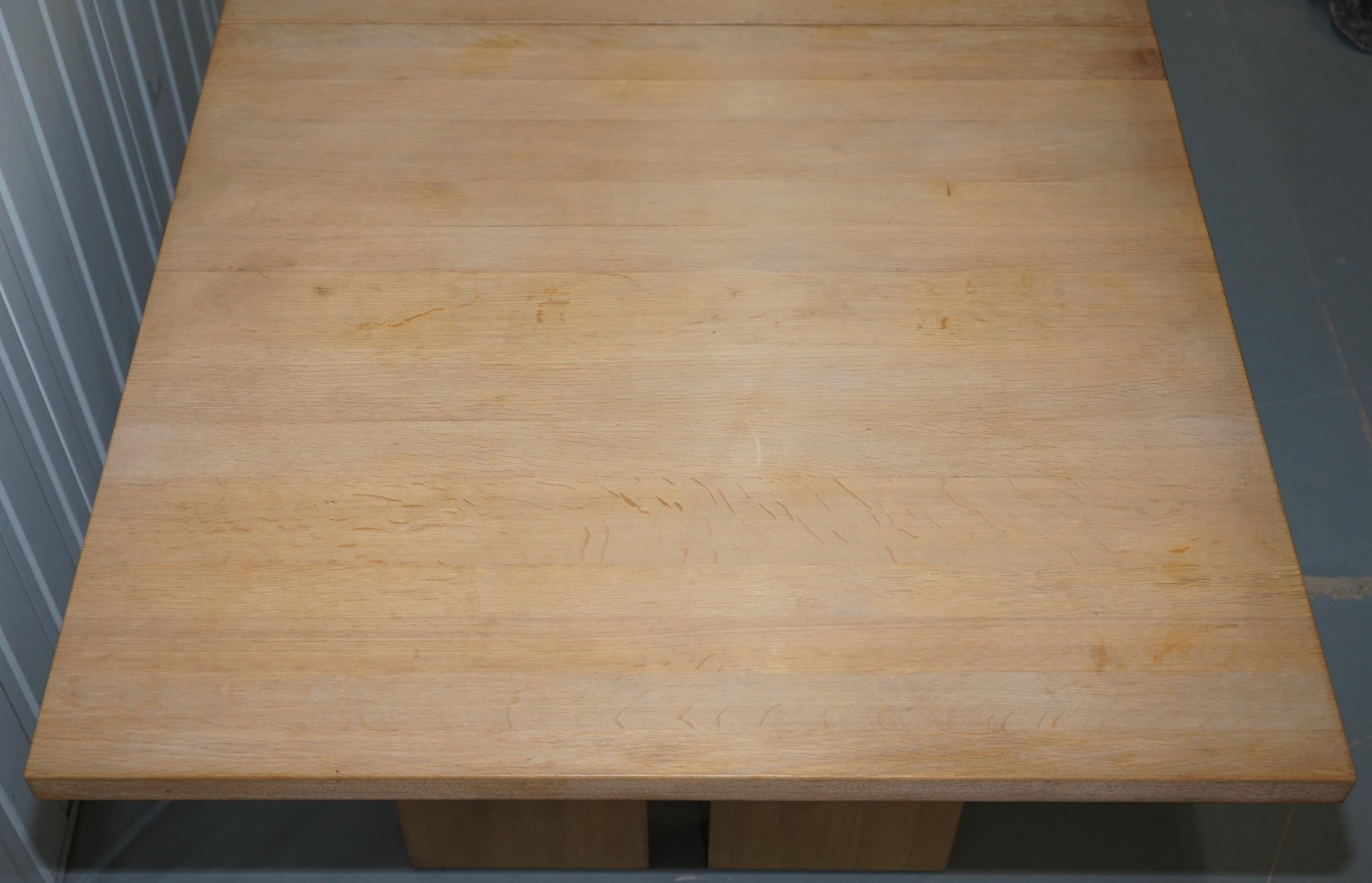Sculpté à la main Table à manger à rallonge contemporaine en bois de frêne massif danois Orum Mobler Denmark en vente
