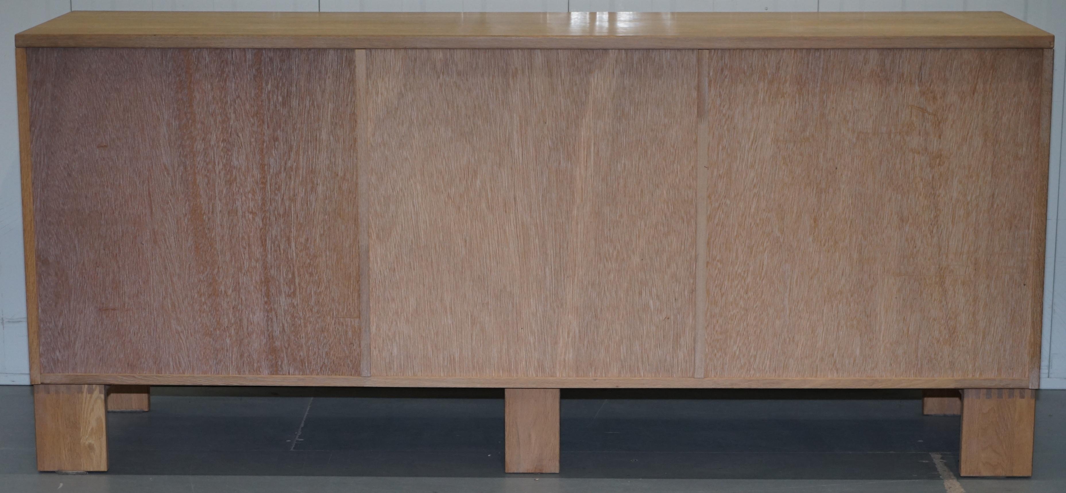 Orum Mobler Dänemark Contemporary Sideboard aus massivem Eschenholz Schrank mit Schubladen im Angebot 3