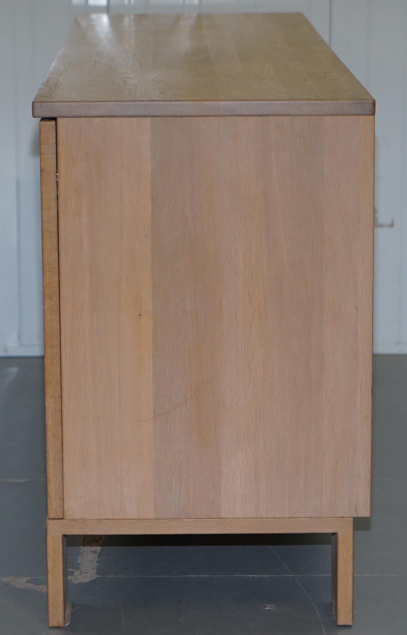 AM Mobler Denmark Contemporary Solid Ashwood Sideboard Cupboard with Drawers (buffet contemporain en frêne massif avec tiroirs) en vente 3
