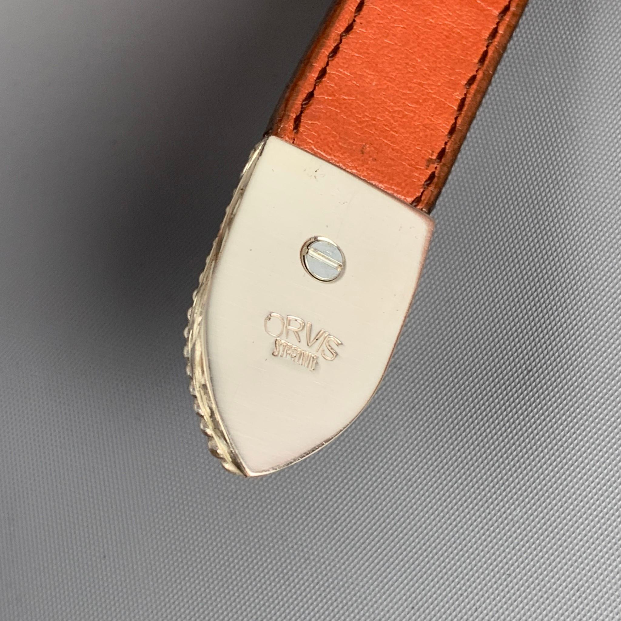 ORVIS belt comes in a brown textured top grain saddle leather featuring contrast stitching and a sterling silver buckle. 

Excellent Pre-Owned Condition.
Marked: 041-4100 36

Length: 43.5 in.
Width: 1.25 in.
Min Length: 36 in.
Max Length: 39