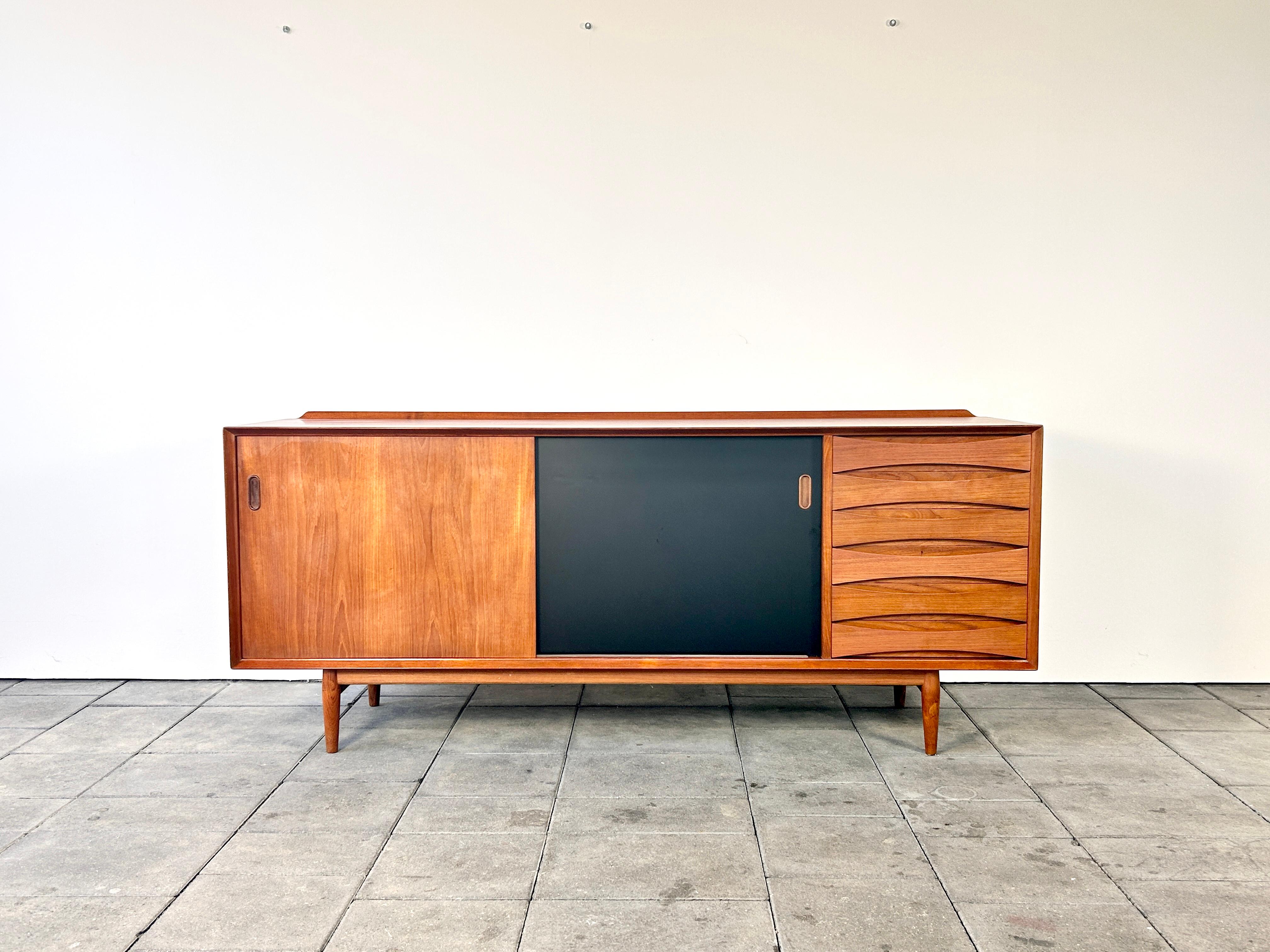 Mid-Century Modern OS29 Triennale Sideboard designed by Arne Vodder for Sibast, 1959 For Sale
