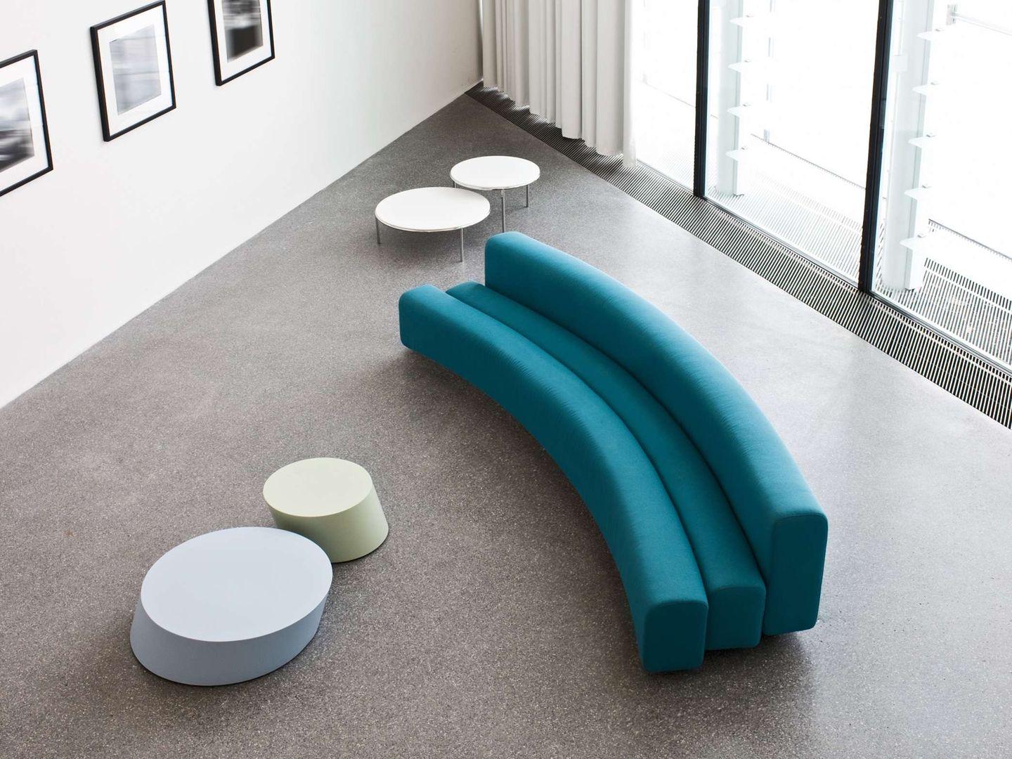 In 1967, the French designer Pierre Paulin challenged the rationalism that was predominant at the time by envisaging a range of seats with naturally winding lines.
Developed for Expo 1970 in the city after which it is named, the Osaka sofa has been