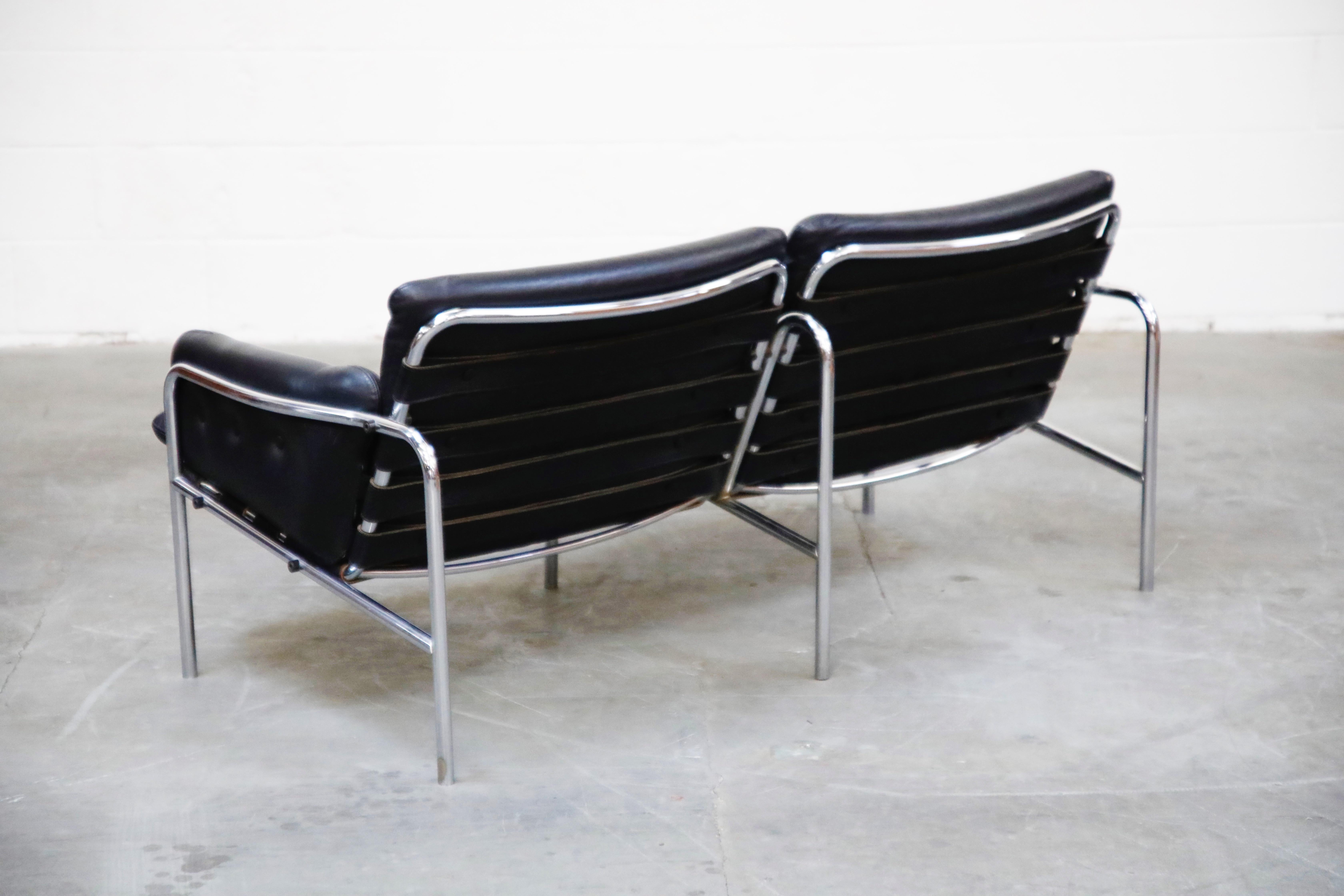 'Osaka' Two-Seat Sofa in Black Leather by Martin Visser for 't Spectrum, 1960s In Excellent Condition In Los Angeles, CA