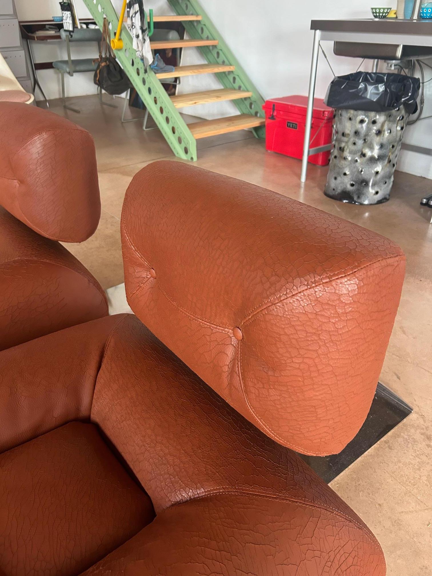 Osca Niemeyer pair of Aran armchairs for Aran Line, Firenze Italy, 1975 2