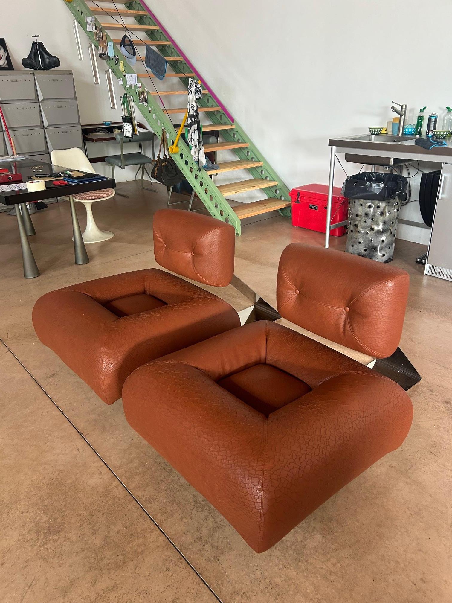 Mid-Century Modern Osca Niemeyer paire de fauteuils Aran pour Aran Line, Florence Italie, 1975