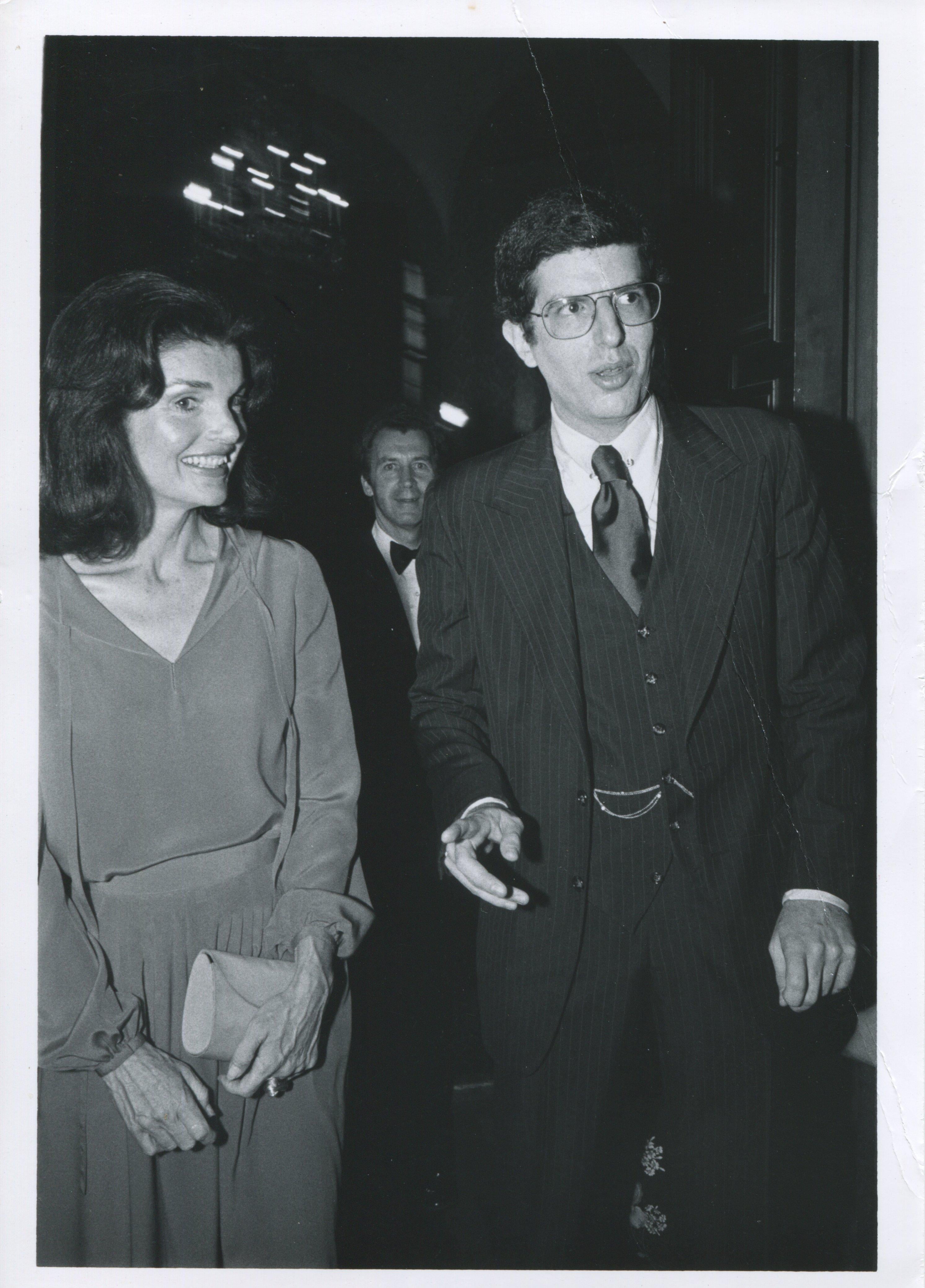 Oscar Abolafia Black and White Photograph - Jackie Kennedy & Marvin Hamlisch