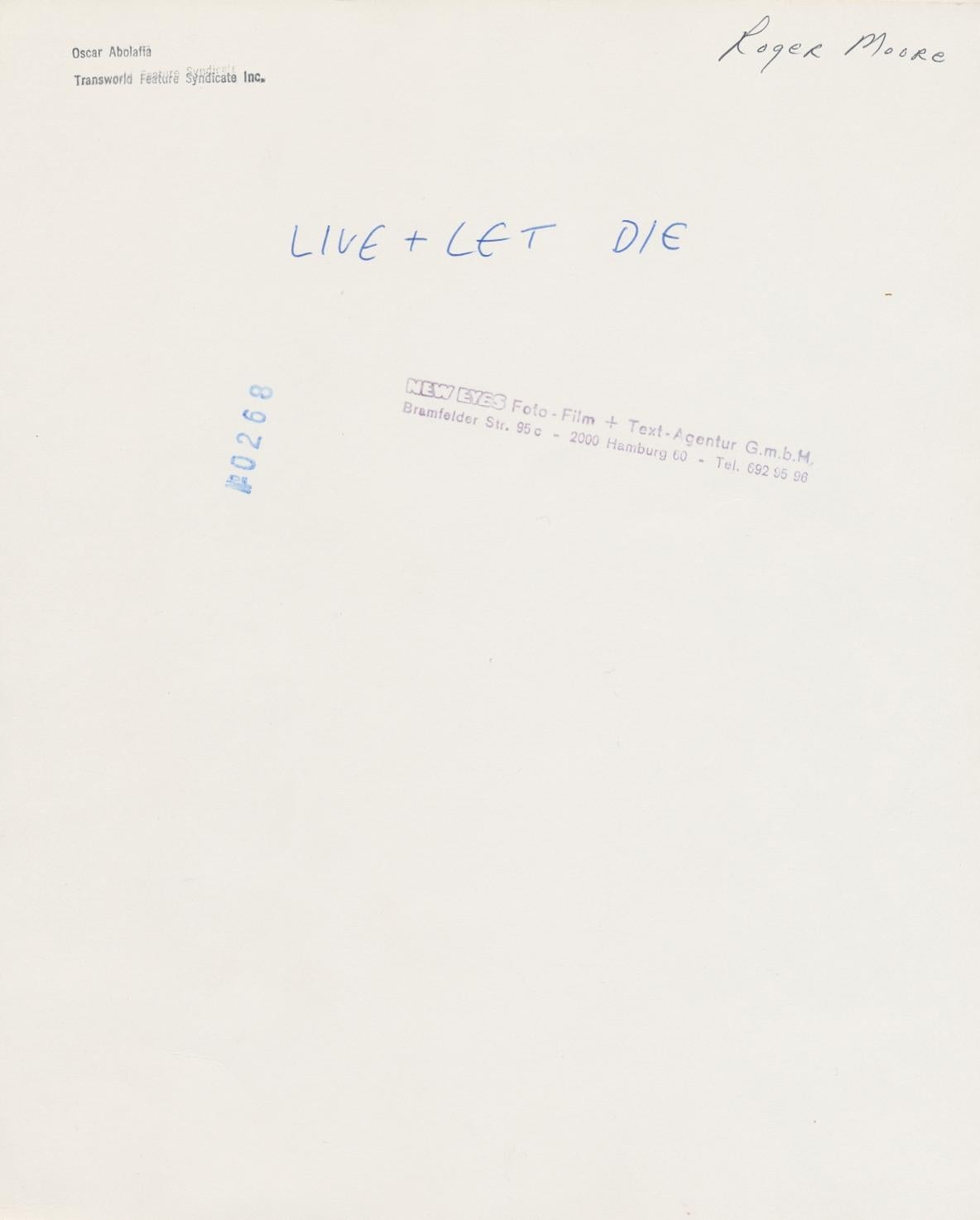 « James Bond 007 - Live and let die », Royaume-Uni 1973 - Moderne Print par Oscar Abolafia