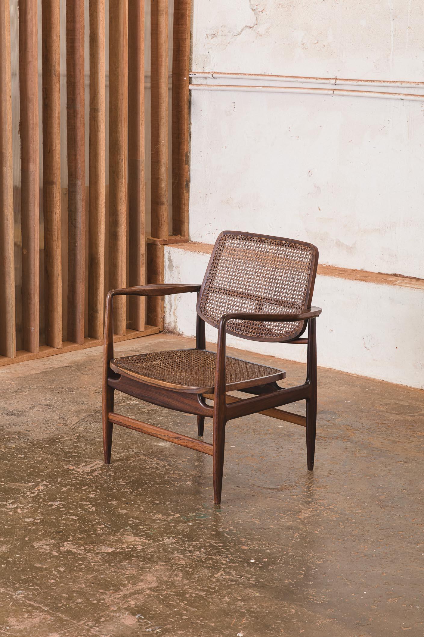 Probablemente uno de los diseños más icónicos de Sergio Rodrigues, la silla 