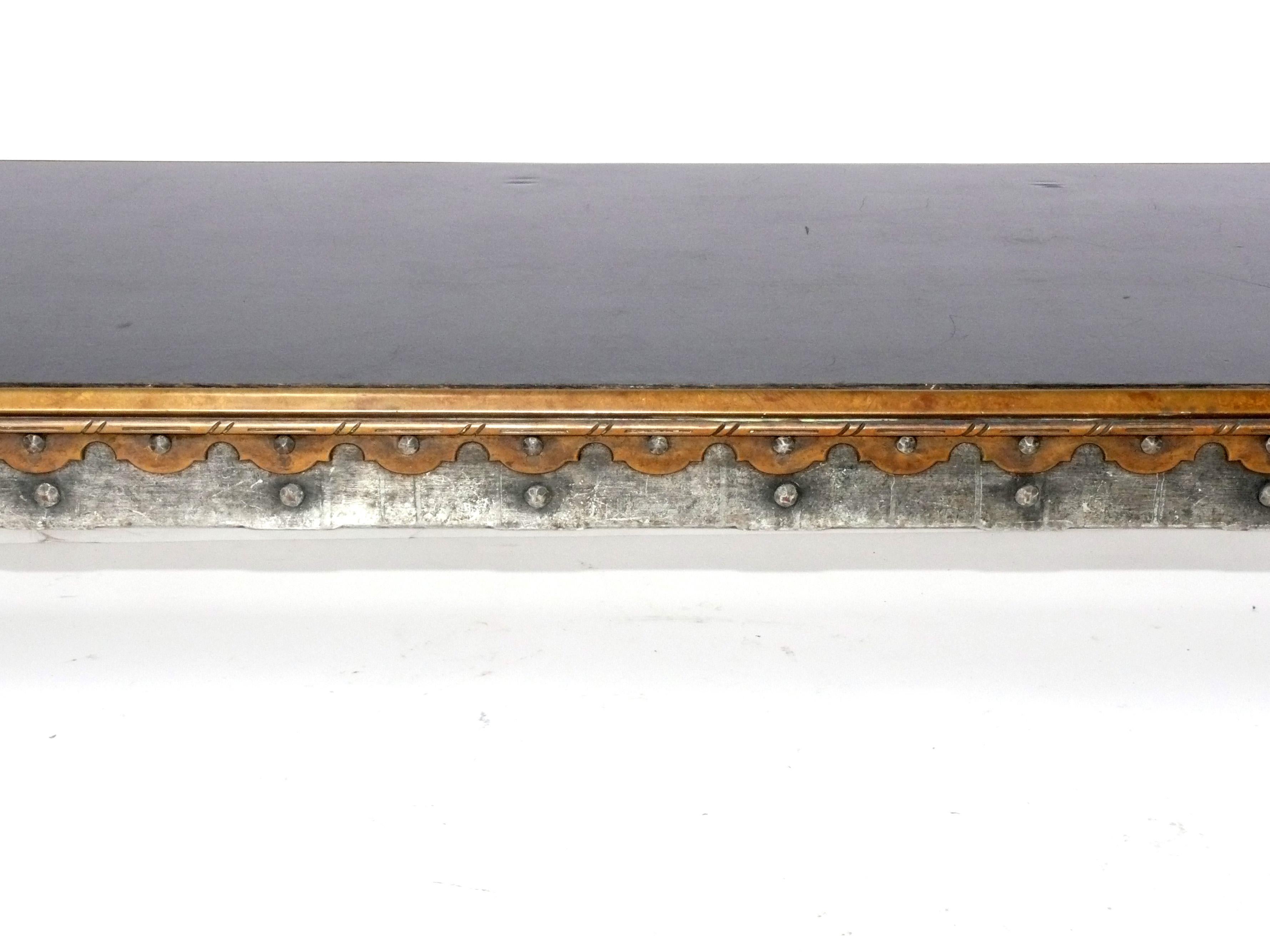 Table basse ou banc en bronze Oscar Bach Art déco gothique circa 1920 Bon état - En vente à Atlanta, GA