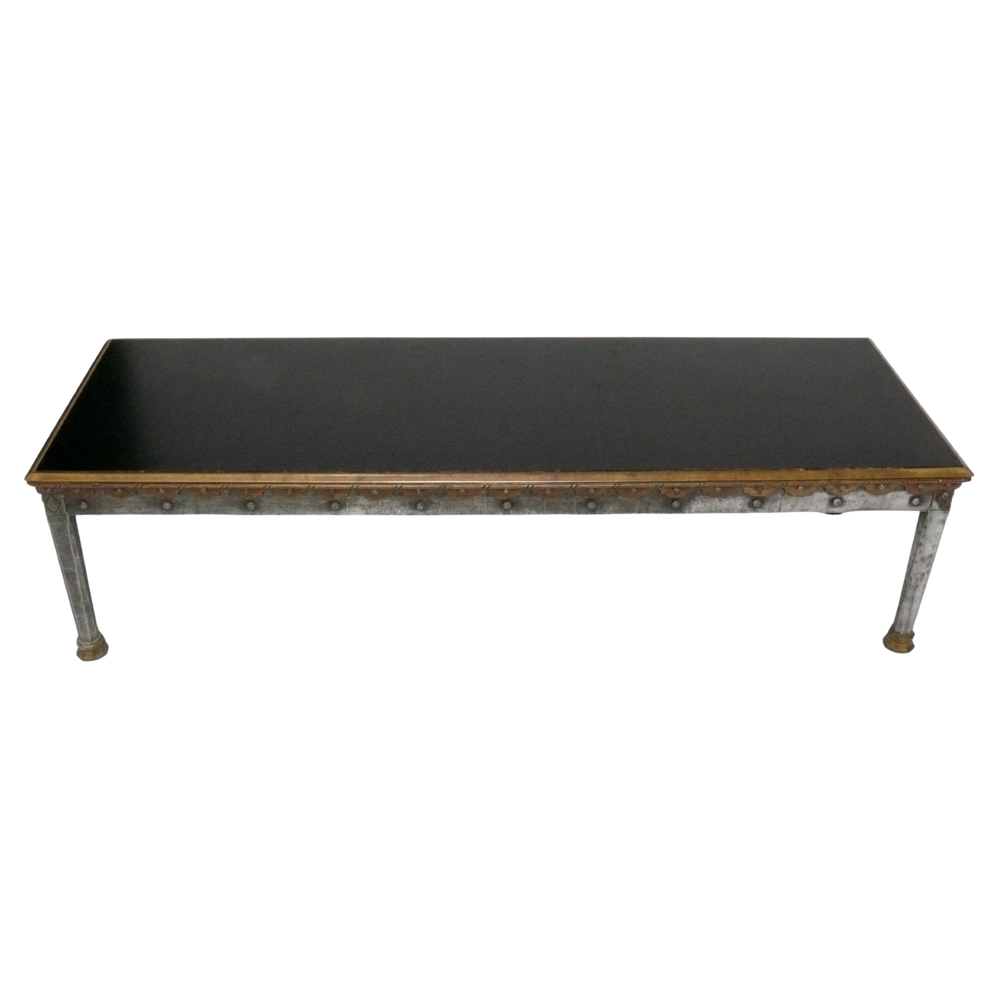 Table basse ou banc en bronze Oscar Bach Art déco gothique circa 1920 en vente