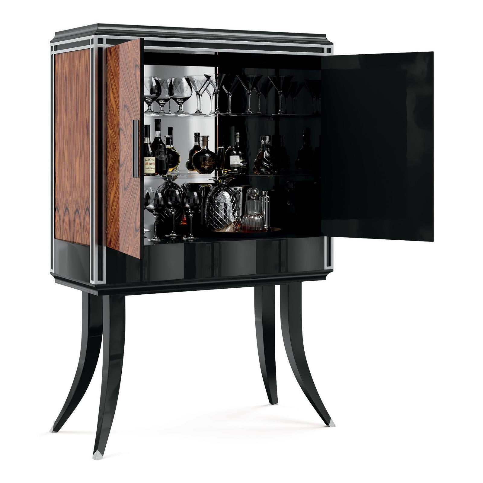 Part of the new refined Oscar collection, where tradition and modernity are expertly combined, this smart 2-door bar features an attractive design, adapting to settings with an exceptionally contemporary and cosmopolitan flavor. Sophisticated