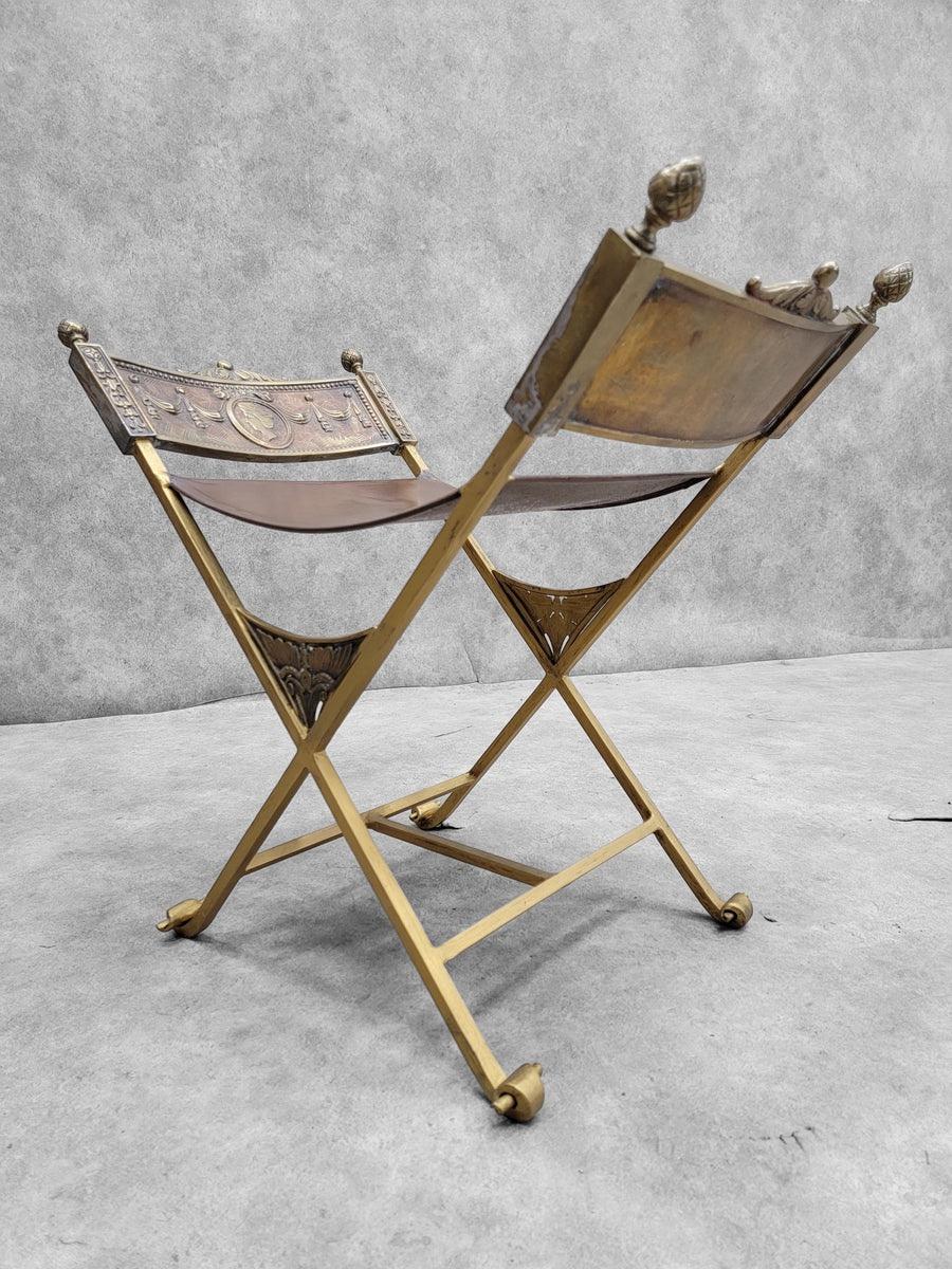 Oscar Bruno Bach Silla y Otomana Savonarola de Bronce Finamente Detallada y Ornamentada siglo XX en venta