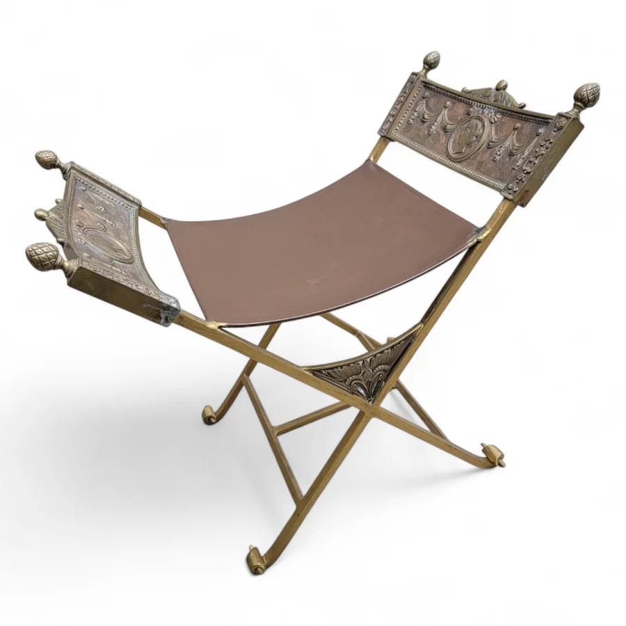 Oscar Bruno Bach Silla y Otomana Savonarola de Bronce Finamente Detallada y Ornamentada en venta 2
