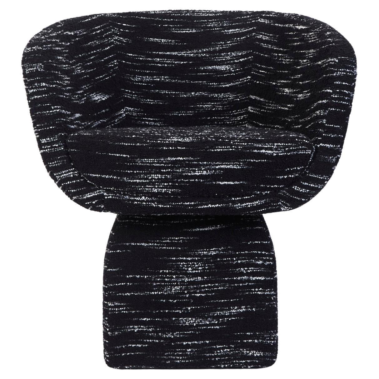 Chaise Oscar, tapissée d'un bouclé spécial, fabriquée à la main au Portugal par Duistt