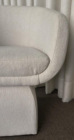 Poltrona Oscar rivestita in tessuto Gobi bianco