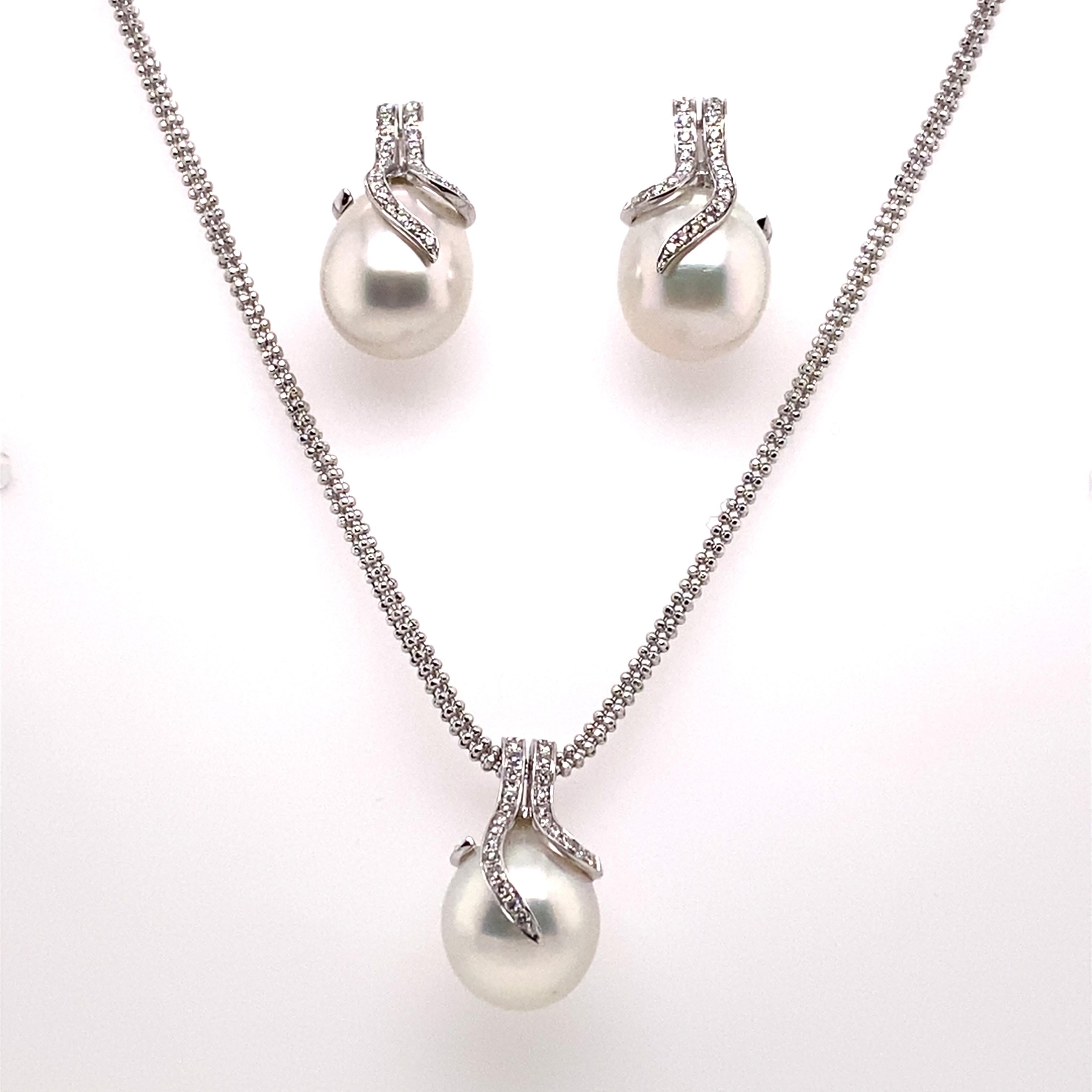 Round Cut Oscar Collection White South Sea Pearl Diamond Pendant Necklace For Sale