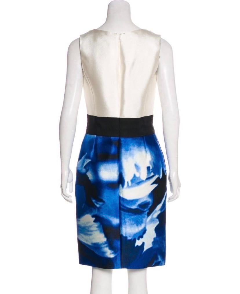 Oscar De La Renta - Vestito 100% seta
Taglia 8
100% seta, rifinito con gros grain nero intorno alla vita, completamente foderato.
Misure: Lunghezza 39
