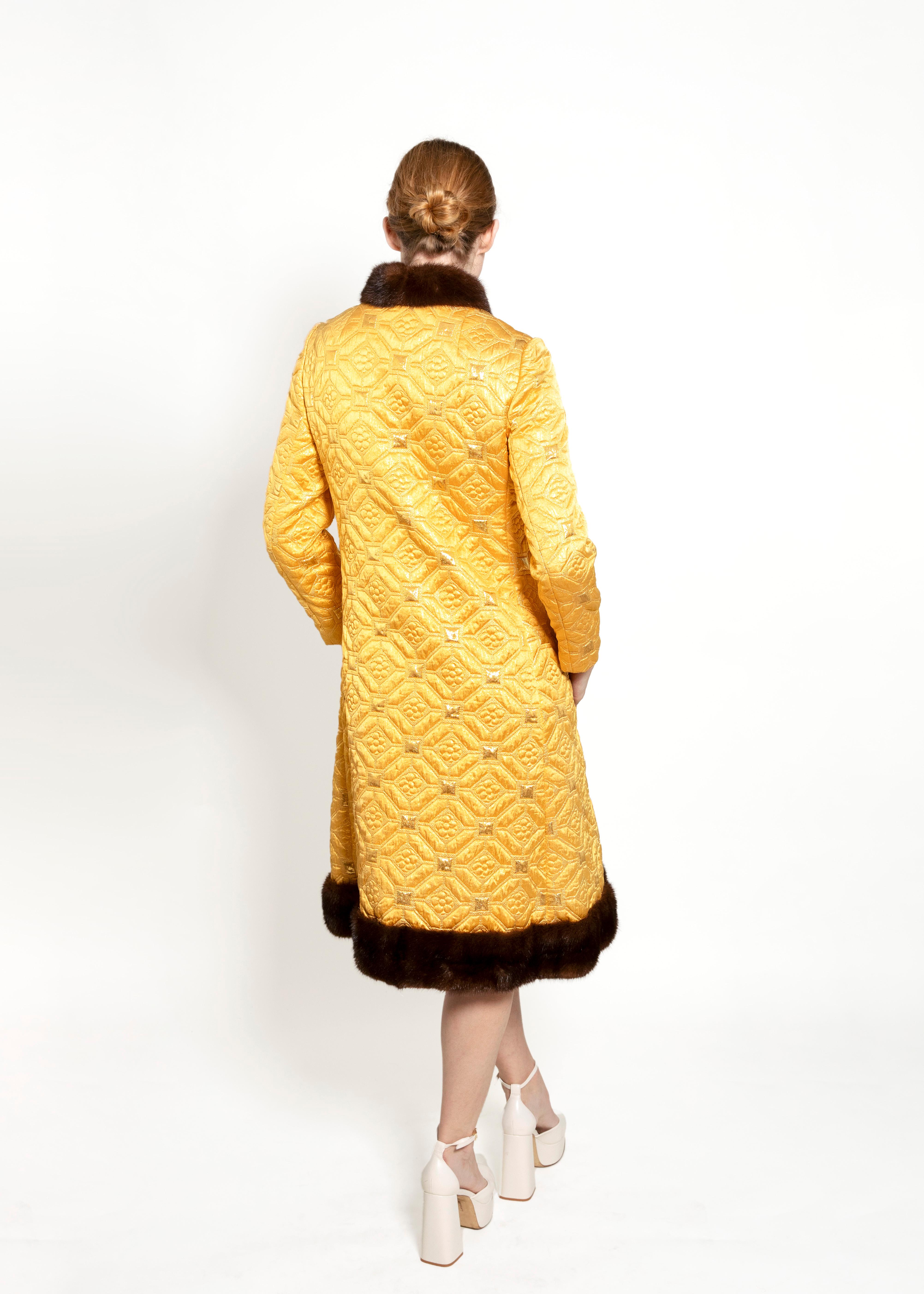 Oscar De La Renta 1968 - Ensemble robe et manteau en brocart avec bordures en vison Excellent état - En vente à Los Angeles, CA