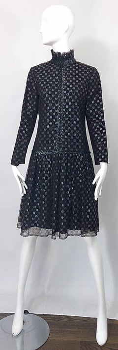 Oscar de la Renta 1960er Jahre Schwarz + Burgunderrot schillerndes Paillettenkleid mit fallender Taille