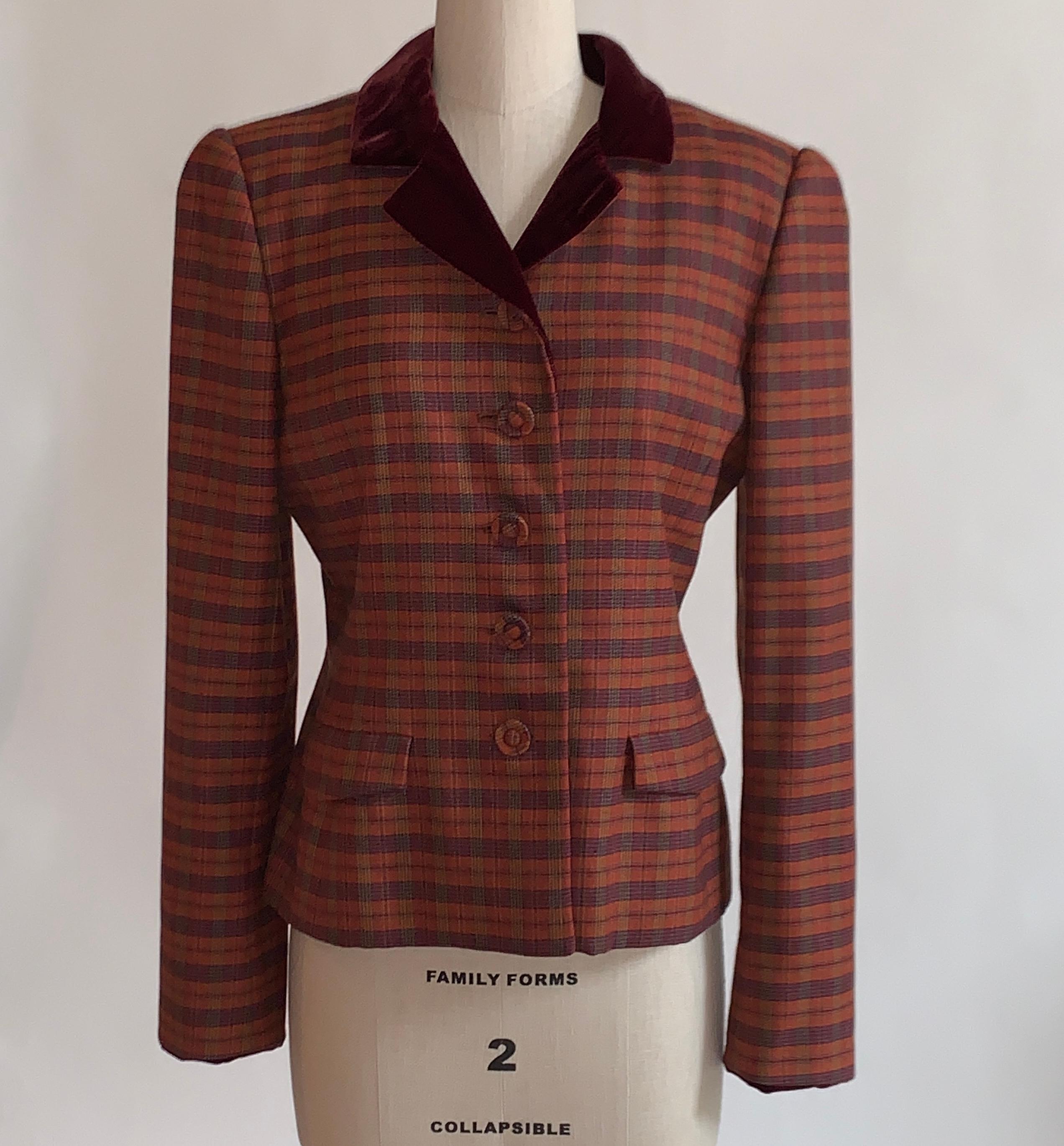 Vintage Oscar de la Renta single breasted blazer in rust, plum, gold and blue plaid. burgundy velvet collar. Fastens at front with cloth covered buttons. Three buttons and velvet lining at each cuff. Perfect with jeans and boots for fall! 

Content