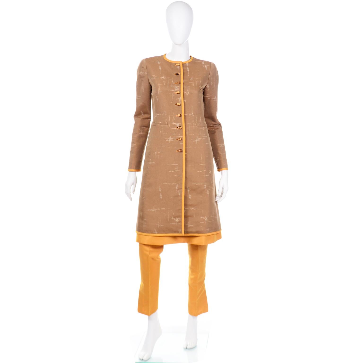 This 1960's inspired vintage 1990's Oscar de la Renta outfit includes 3 versatile separate pieces! You can wear them together or wear them separately, or with other pieces in your closet!
The ensemble comes with a gorgeous coat, a sheath dress and a