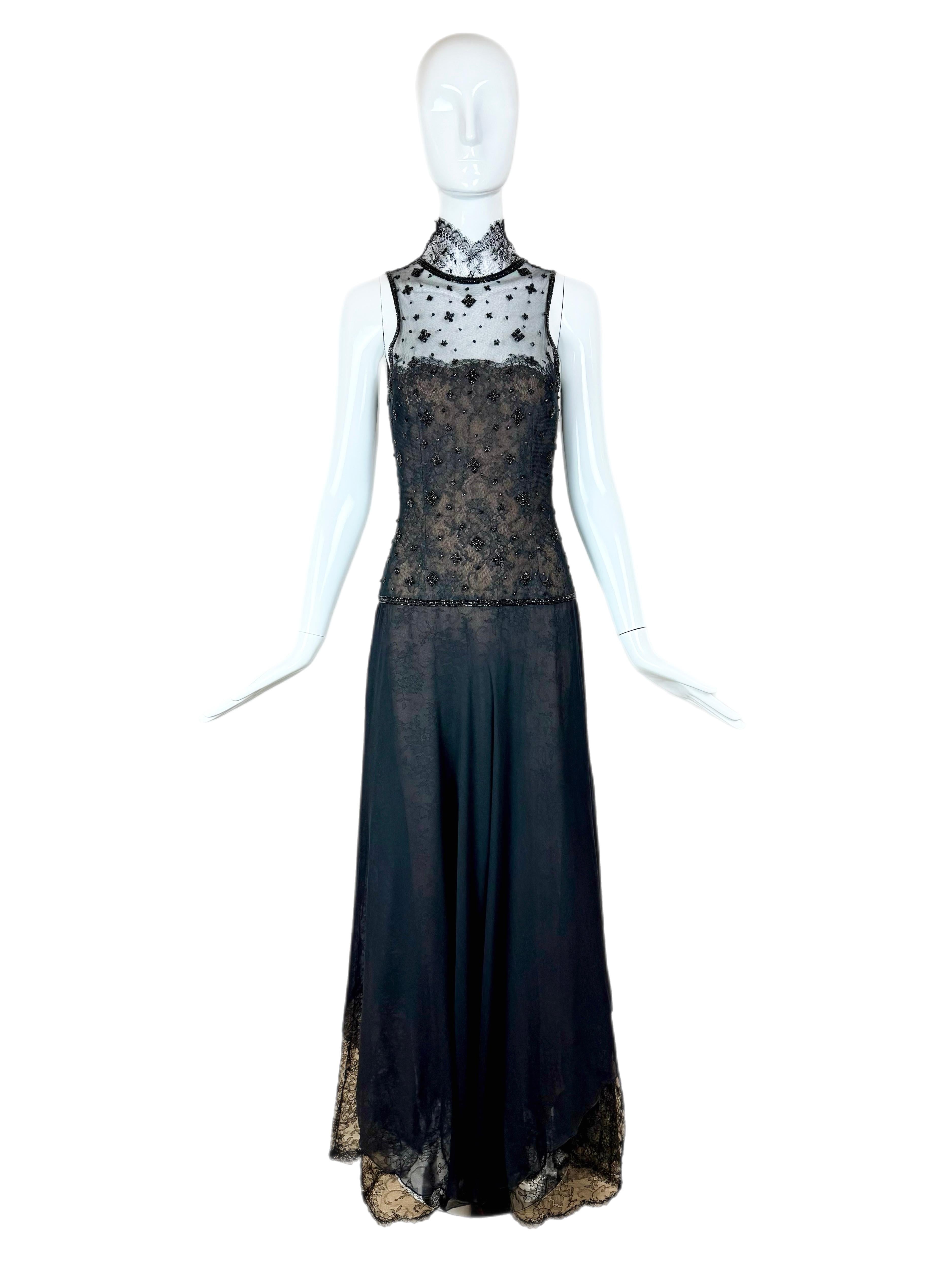 Oscar De La Renta
FW96
Pista
Negro con fondo nude
Seda y encaje
Embellecido
Talla USA 4
Gran estado vintage, sólo necesita un botón más en el cuello trasero, y faltan algunos adornos en las sisas como en la foto (últimas 3 fotos).
Sin rasgaduras,