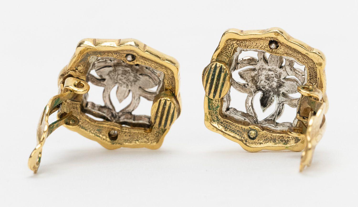 Women's Oscar de La Renta 2 Tone Flower Clip Earrings For Sale