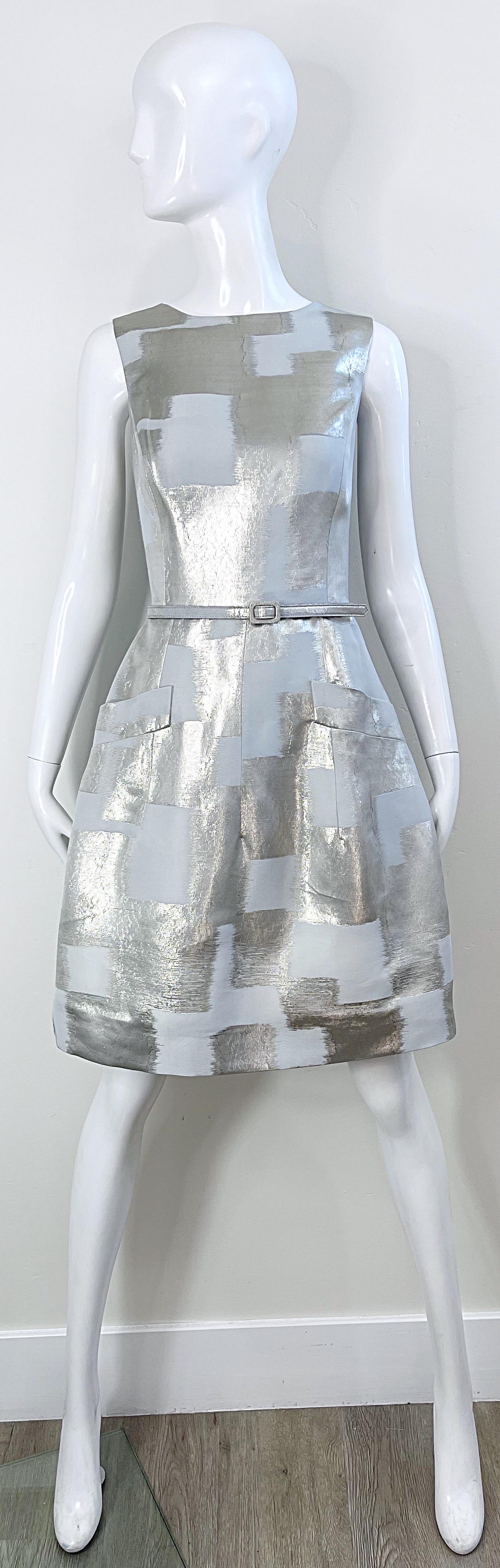 Oscar de la Renta 2000s Size 4 Silver Metallic Abstract Belted Fit n Flare Dress In Excellent Condition For Sale In San Diego, CA