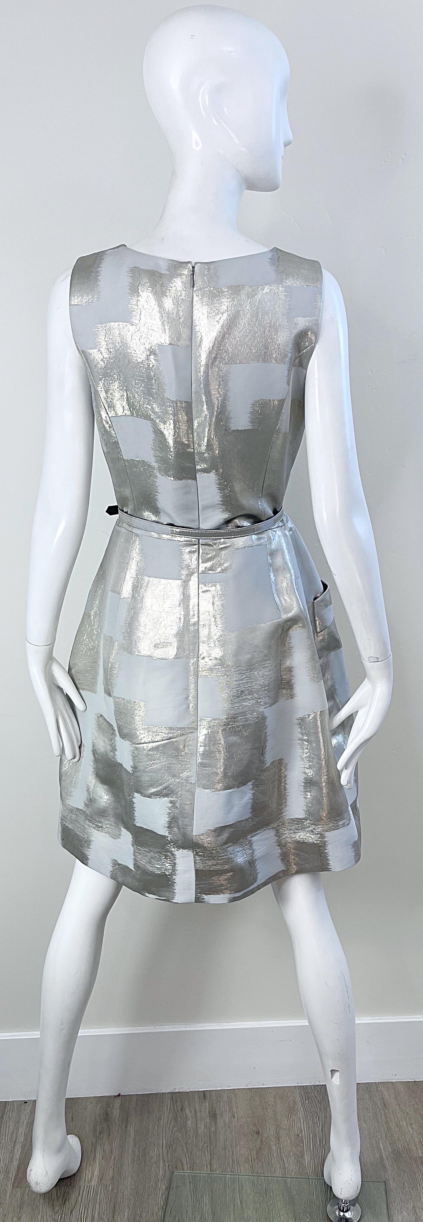 Oscar de la Renta 2000s Size 4 Silver Metallic Abstract Belted Fit n Flare Dress For Sale 2
