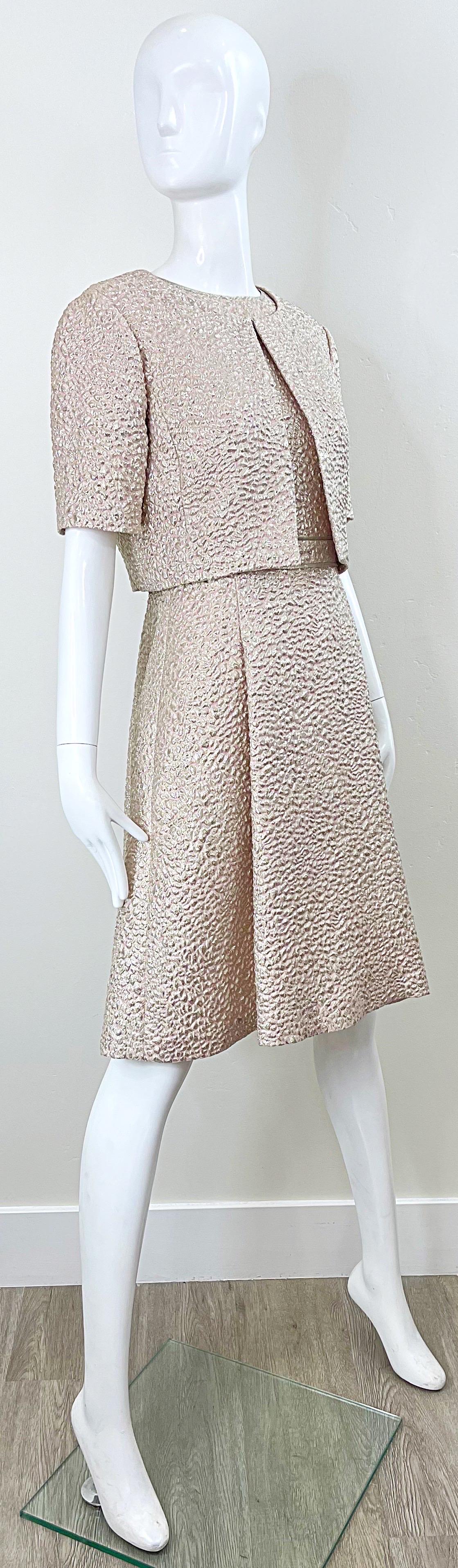 Oscar de la Renta 2000s Size 8 Pink Gold Silver Silk Vintage Dress Bolero Jacket In Excellent Condition For Sale In San Diego, CA