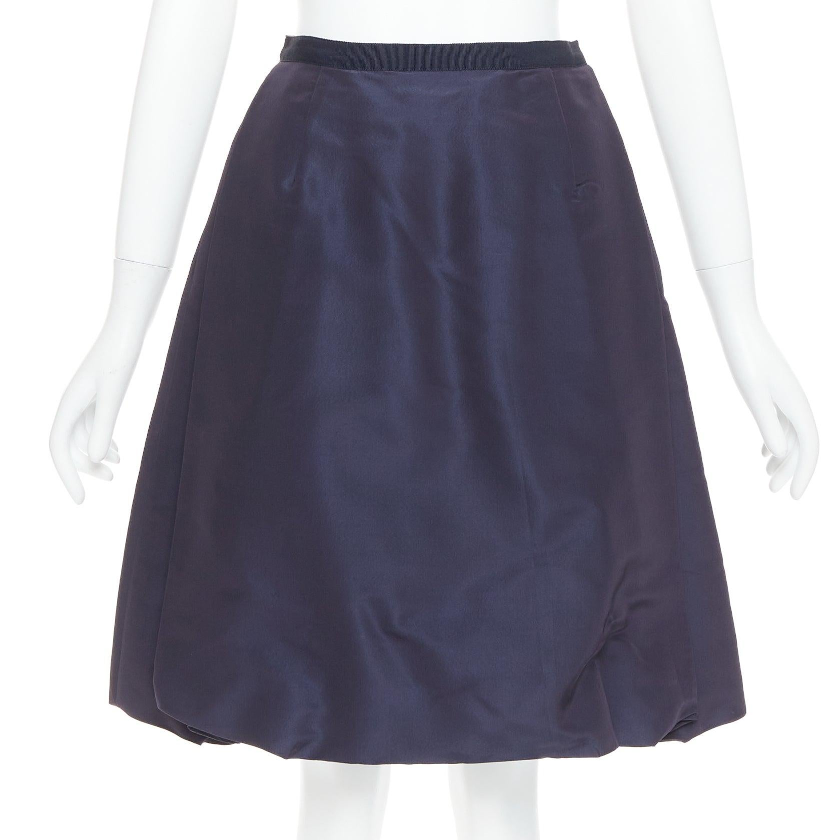 Black OSCAR DE LA RENTA 2007 navy 100% silk side pleat bubble skirt US0 XS For Sale