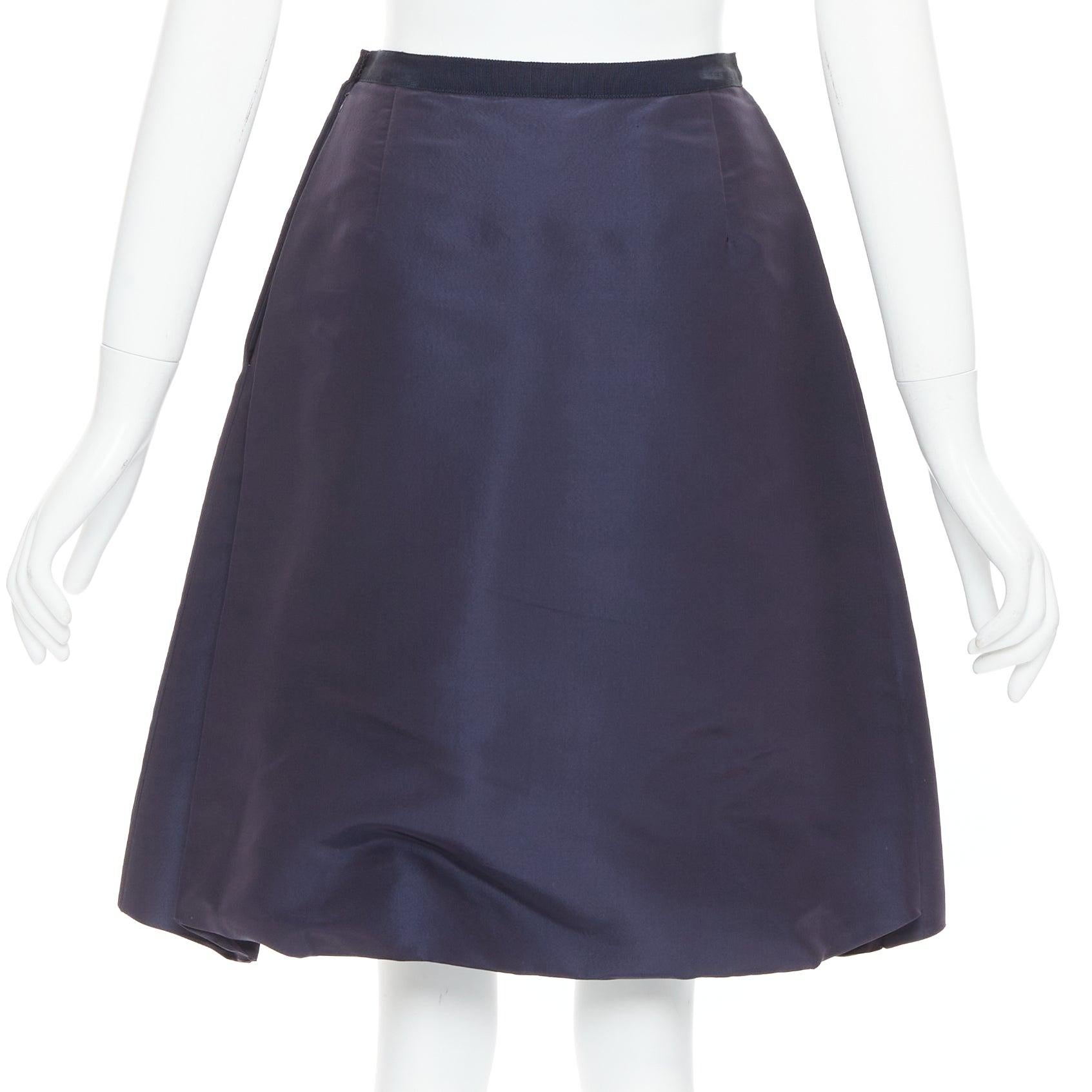 OSCAR DE LA RENTA 2007 navy 100% silk side pleat bubble skirt US0 XS For Sale 1