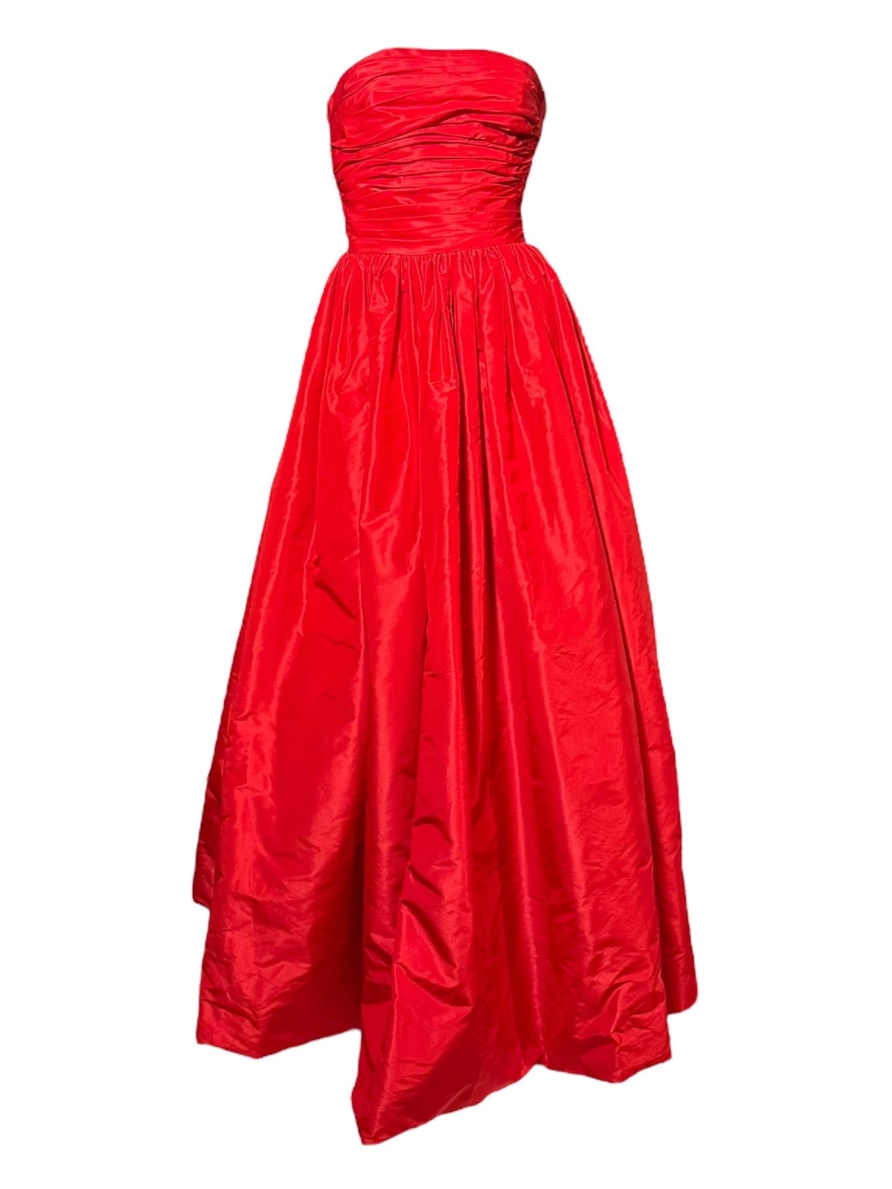 De las mujeres Oscar De La Renta 2011 Couture Vestido de fiesta rojo de tafetán de seda sin tirantes, talla 6 en venta