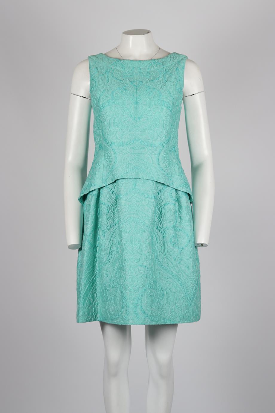 Oscar De La Renta 2013 Matelasse Cotton Blend Dress. Green. Short Sleeve. Crewneck. Button and zip fastening - Back. 49% Cotton, 31% linen, 12% silk, 8% polyamide. UK 8 (US 4, FR 36, IT 40). Bust: 35 in. Waist: 31 in. Hips: 46 in. Length: 35.5 in.