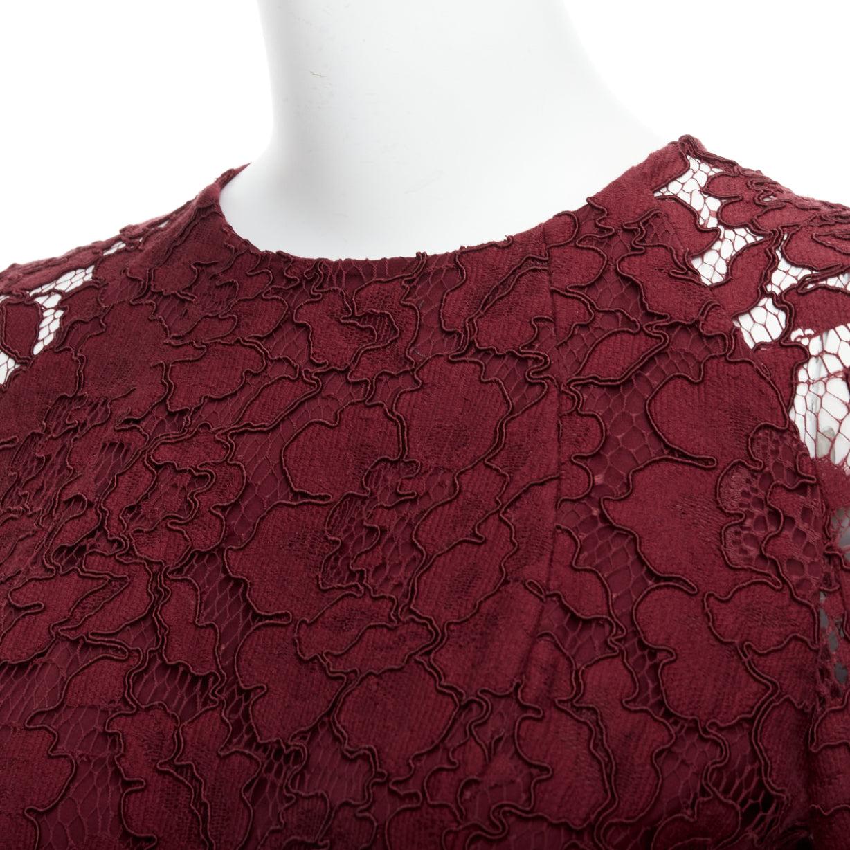 Oscar De La Renta 2016 abito in pizzo bordeaux con maniche trasparenti e vestibilità svasataUS0 XS
Riferimento: LNKO/A02402
Marchio: Oscar De La Renta
Stilista: Oscar De La Renta
Collection'S: SS 2016
Materiale: Rayon, misto
Colore: