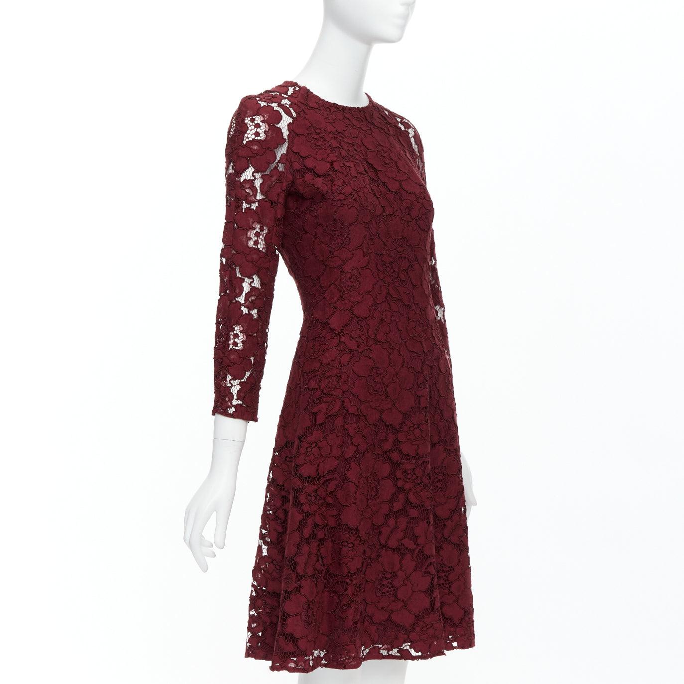 Nero Oscar De La Renta 2016 abito in pizzo bordeaux con maniche trasparenti e vestibilità svasataUS0 XS in vendita