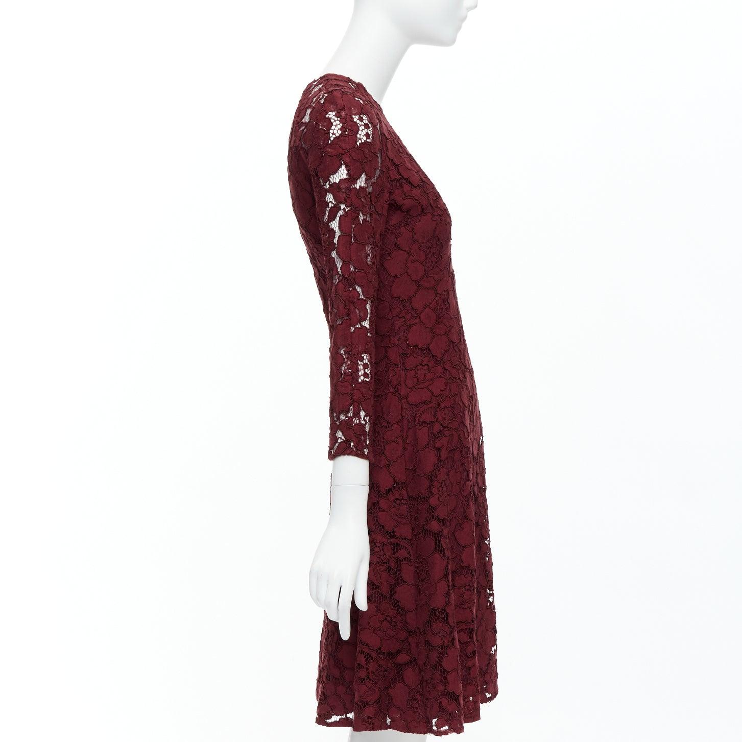Oscar De La Renta 2016 abito in pizzo bordeaux con maniche trasparenti e vestibilità svasataUS0 XS In condizioni buone in vendita a Hong Kong, NT