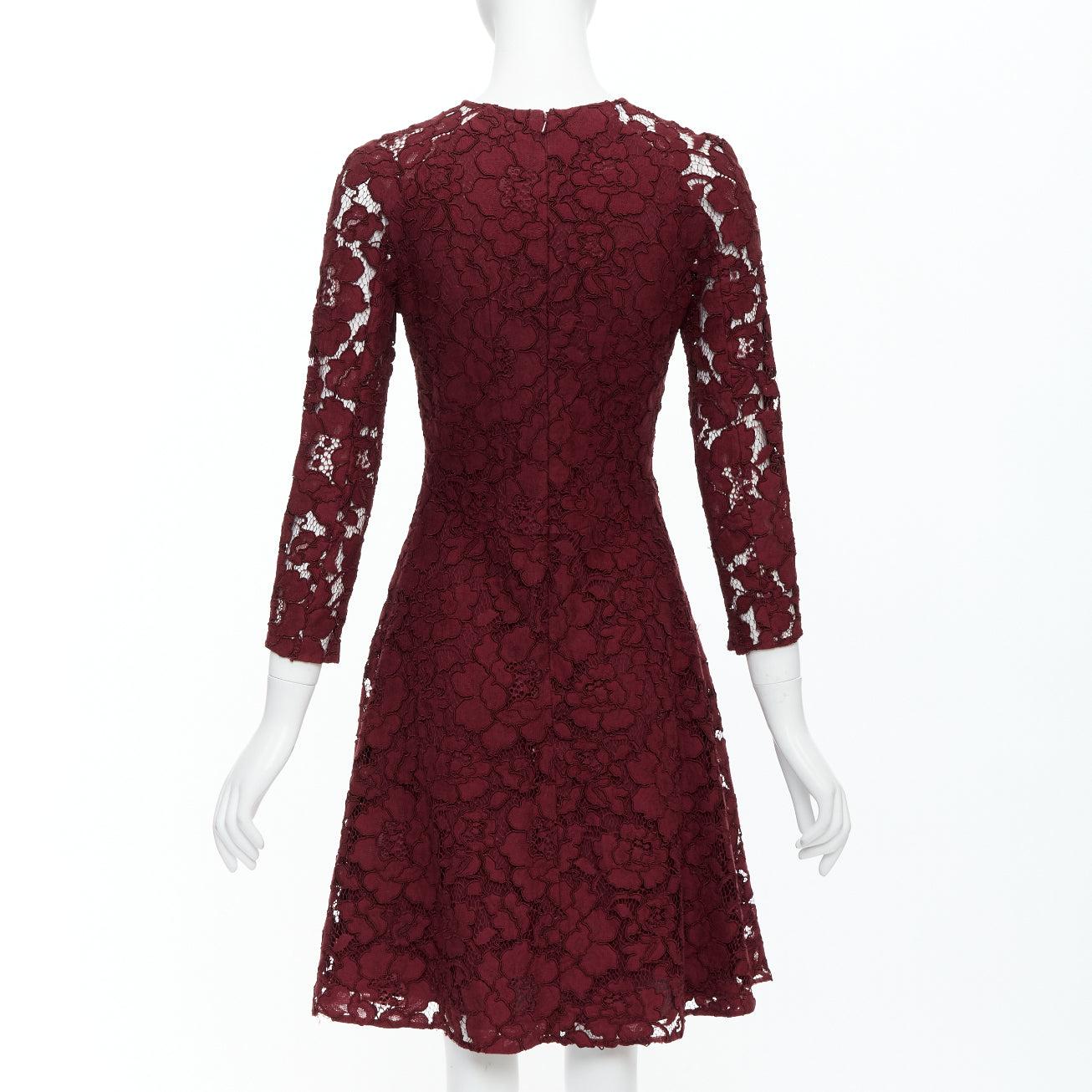 Donna Oscar De La Renta 2016 abito in pizzo bordeaux con maniche trasparenti e vestibilità svasataUS0 XS in vendita