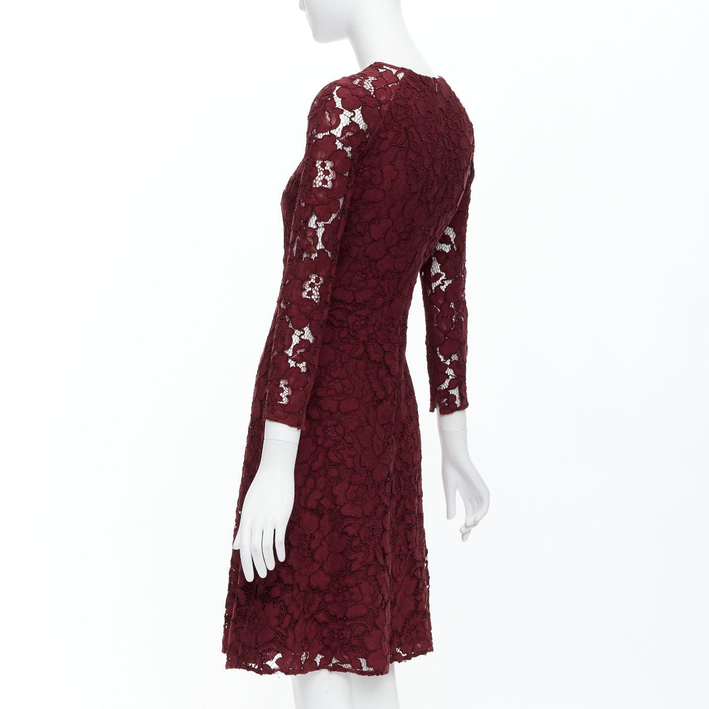 Oscar De La Renta 2016 abito in pizzo bordeaux con maniche trasparenti e vestibilità svasataUS0 XS in vendita 1