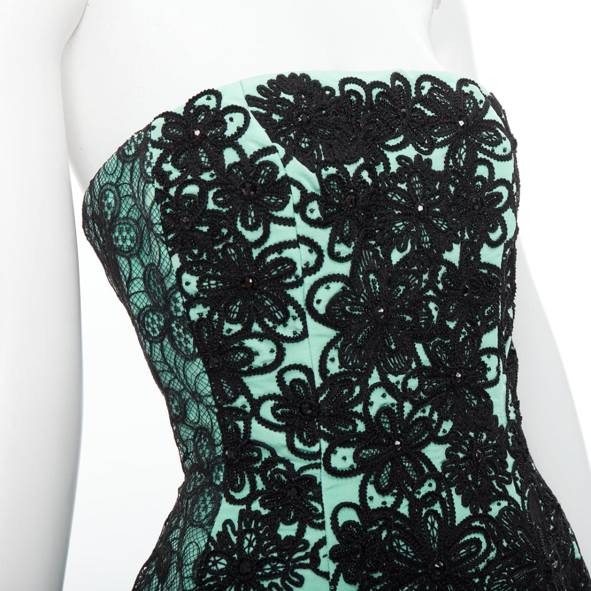 OSCAR DE LA RENTA 2016 Runway teal silk turquoise cocktail black overlay dress US4 S
Reference: LACG/A00454
Brand: Oscar de la Renta
Designer: Oscar De La Renta
Collection: SS 2016 - Runway
Material: Silk
Color: Green, Black
Pattern: Lace
Closure: