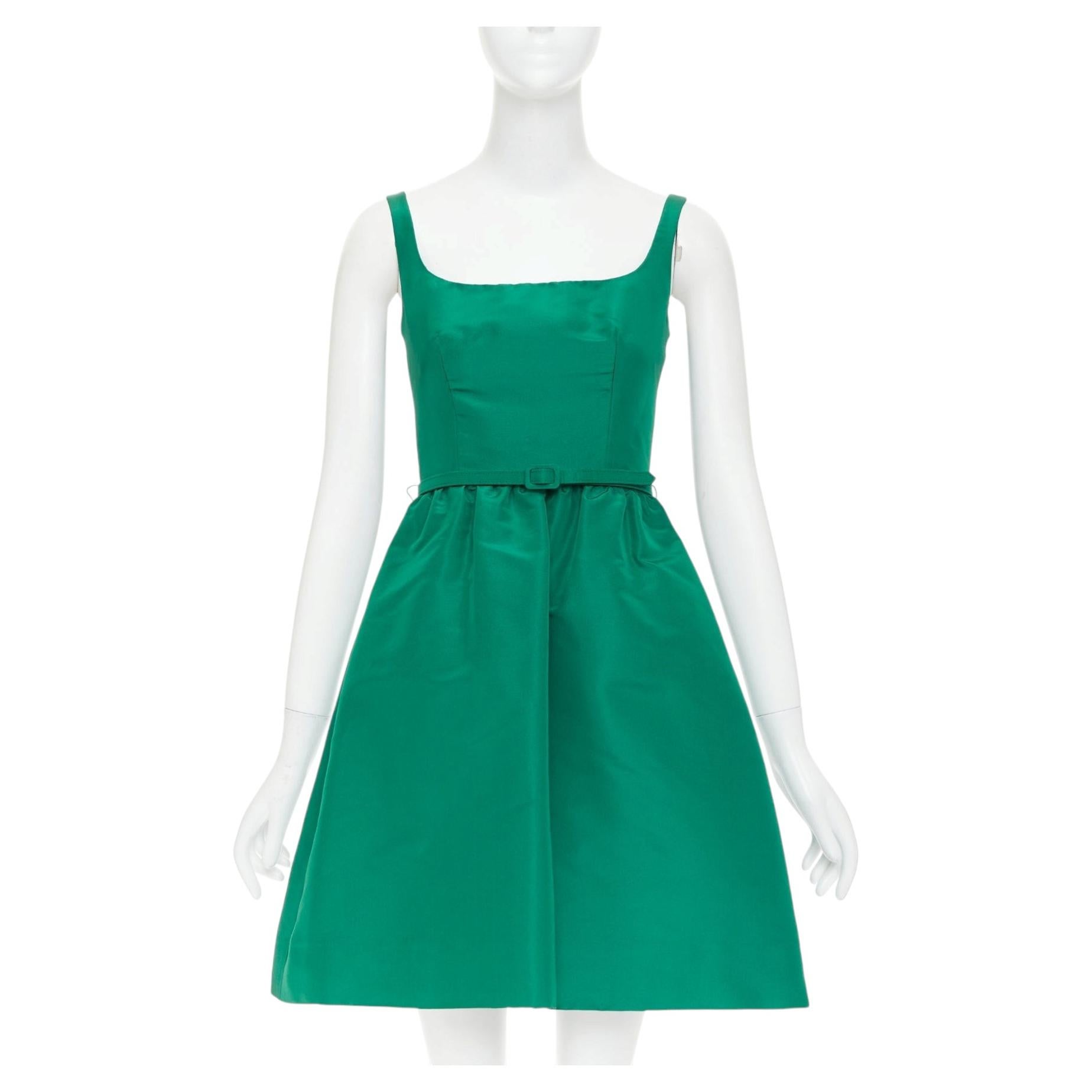 Vestido acampanado con cinturón y cuello cuadrado de faille de seda verde de OSCAR DE LA RENTA 2017, talla IT40 S en venta