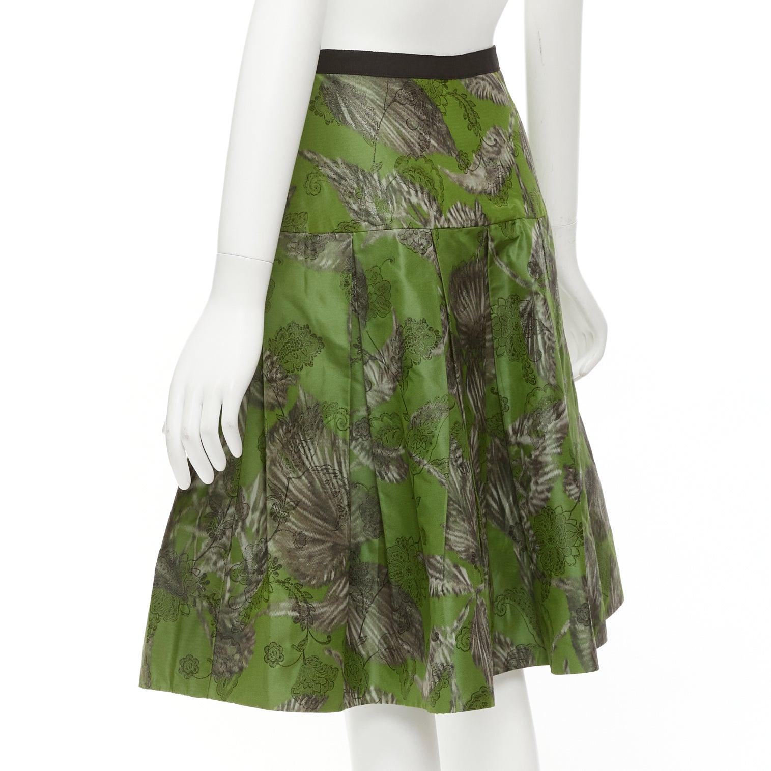 OSCAR DE LA RENTA 2018 green lurex floral brocade fitted flared midi skirt US2 S For Sale 3