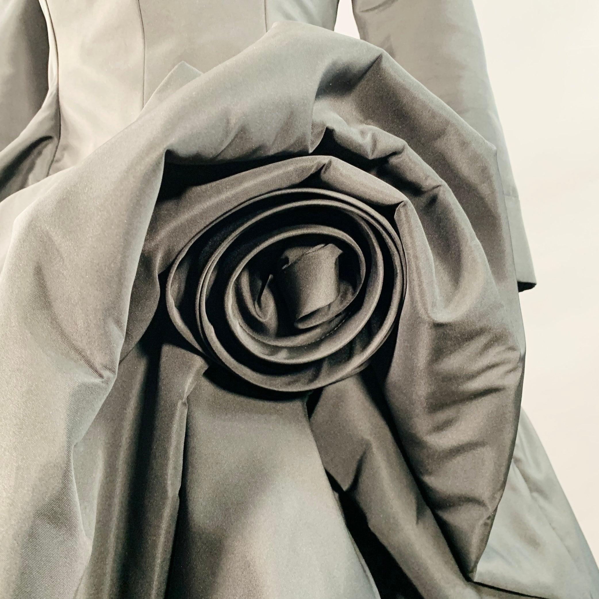 Noir Oscar De La Renta 2022 Taille 6 Robe de cocktail midi à manches longues en taffetas noir en vente