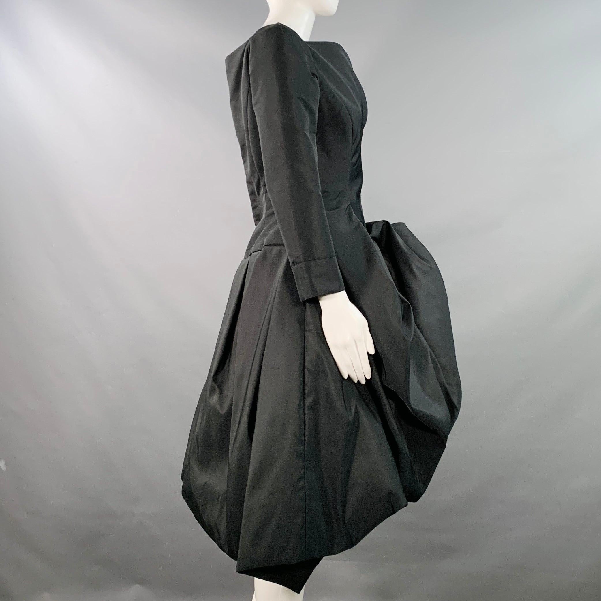 Oscar De La Renta 2022 Taille 6 Robe de cocktail midi à manches longues en taffetas noir Excellent état - En vente à San Francisco, CA
