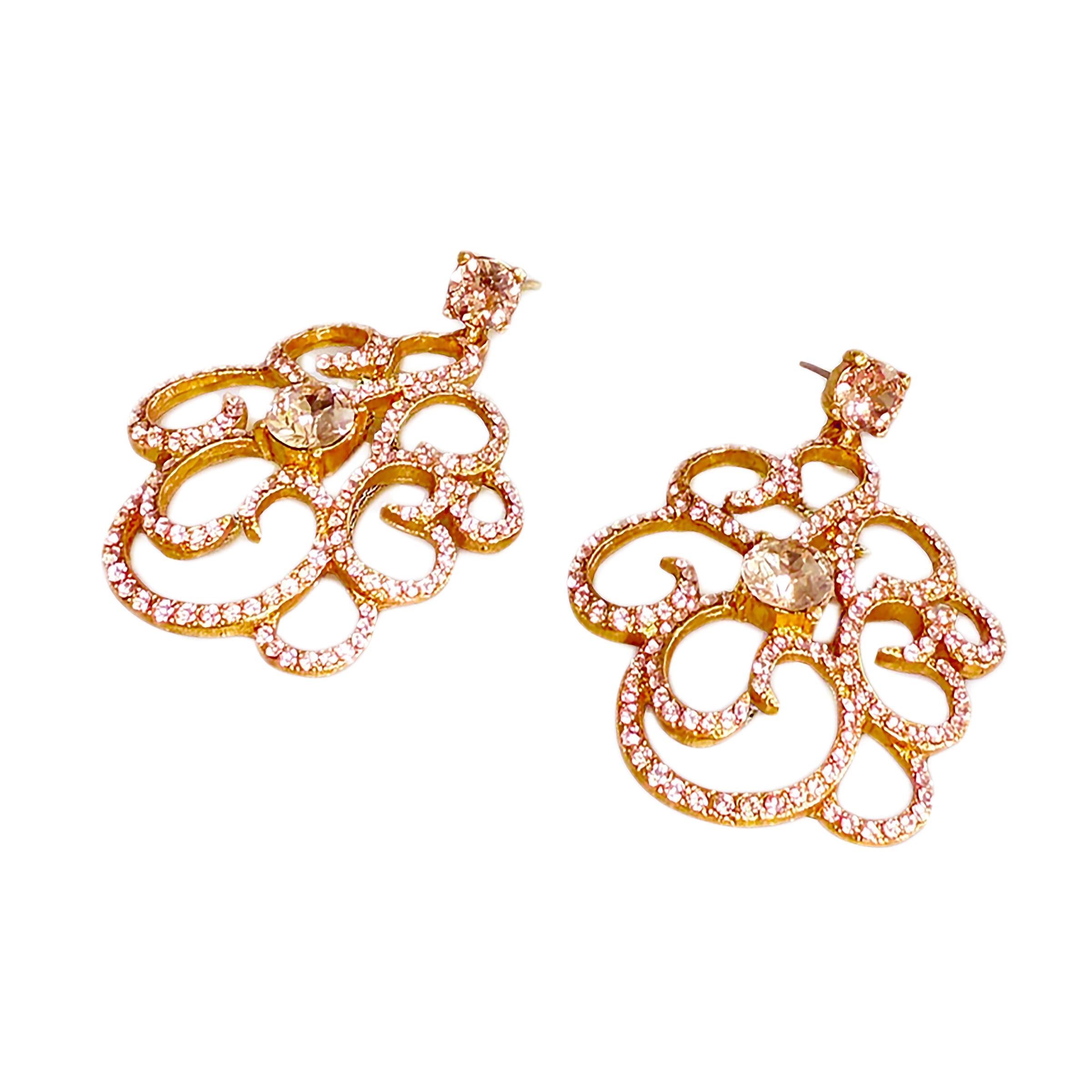 Contemporary Oscar De La Renta 22K Gold Filigree Flower Peach Crystal Chandelier Post Earring For Sale