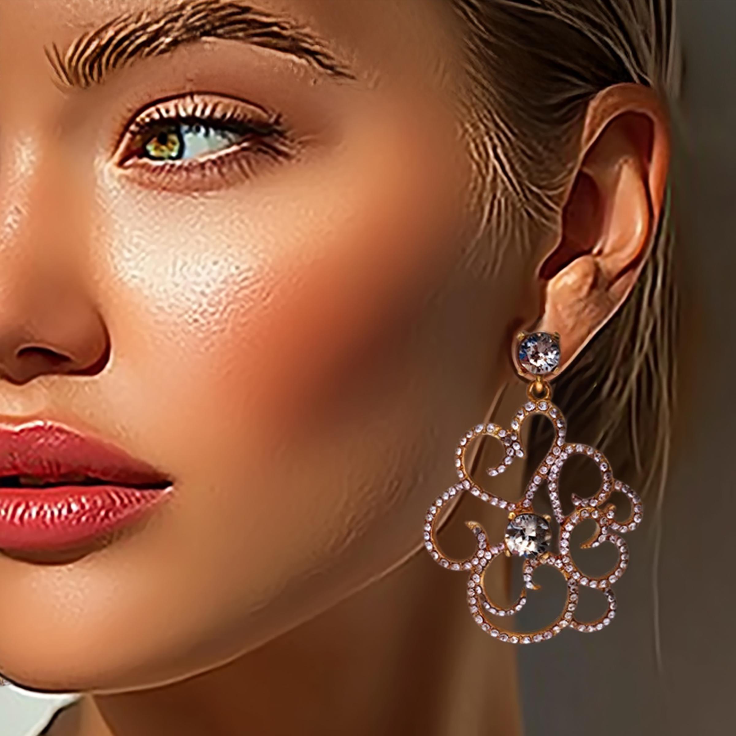 Oscar De La Renta 22K Gold Filigree Flower Peach Crystal Chandelier Post Earring In New Condition For Sale In Santa Monica, CA