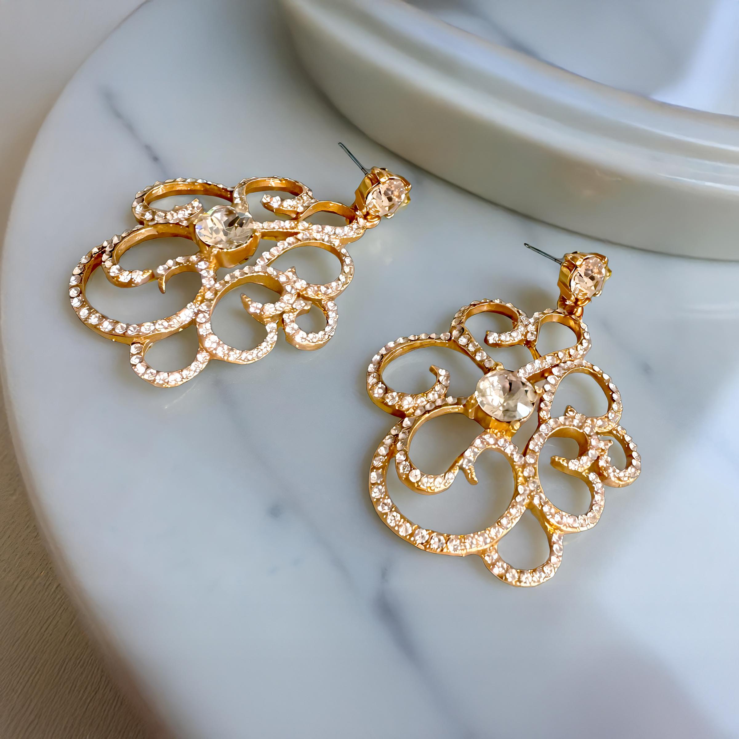 Oscar De La Renta 22K Gold Filigree Flower Peach Crystal Chandelier Post Earring For Sale 2