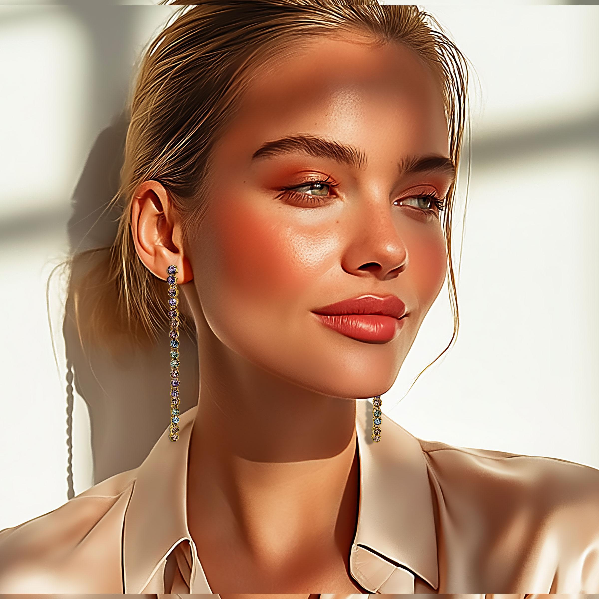 Oscar De La Renta, orecchini lineari in oro 22k con multi cristalli Swarovski. Gioielli di design di lusso. Pezzi da 3.75 pollici. Prodotto negli Stati Uniti.

Gli orecchini lineari Oscar De La Renta placcati in oro 22k con cristalli Swarovski