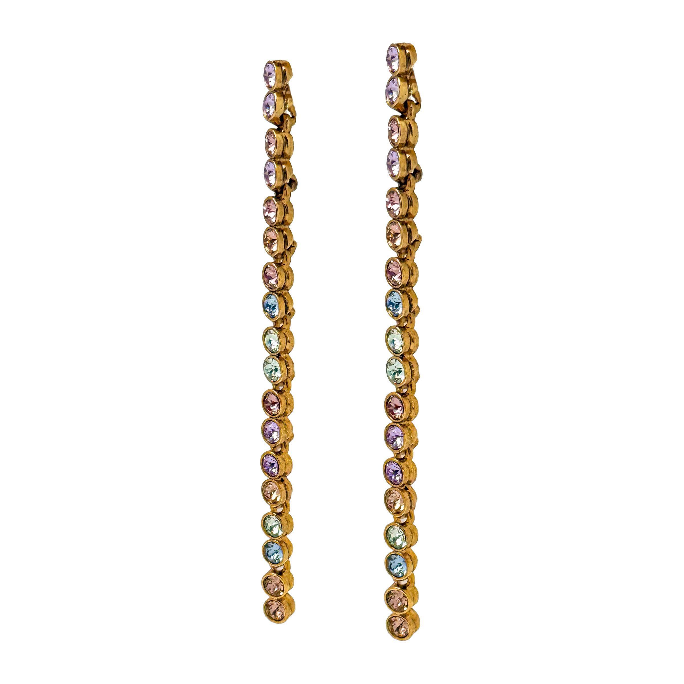 Contemporaneo Oscar De La Renta - Orecchini a perno in oro 22k con cristalli Swarovski multipli e pastello in vendita