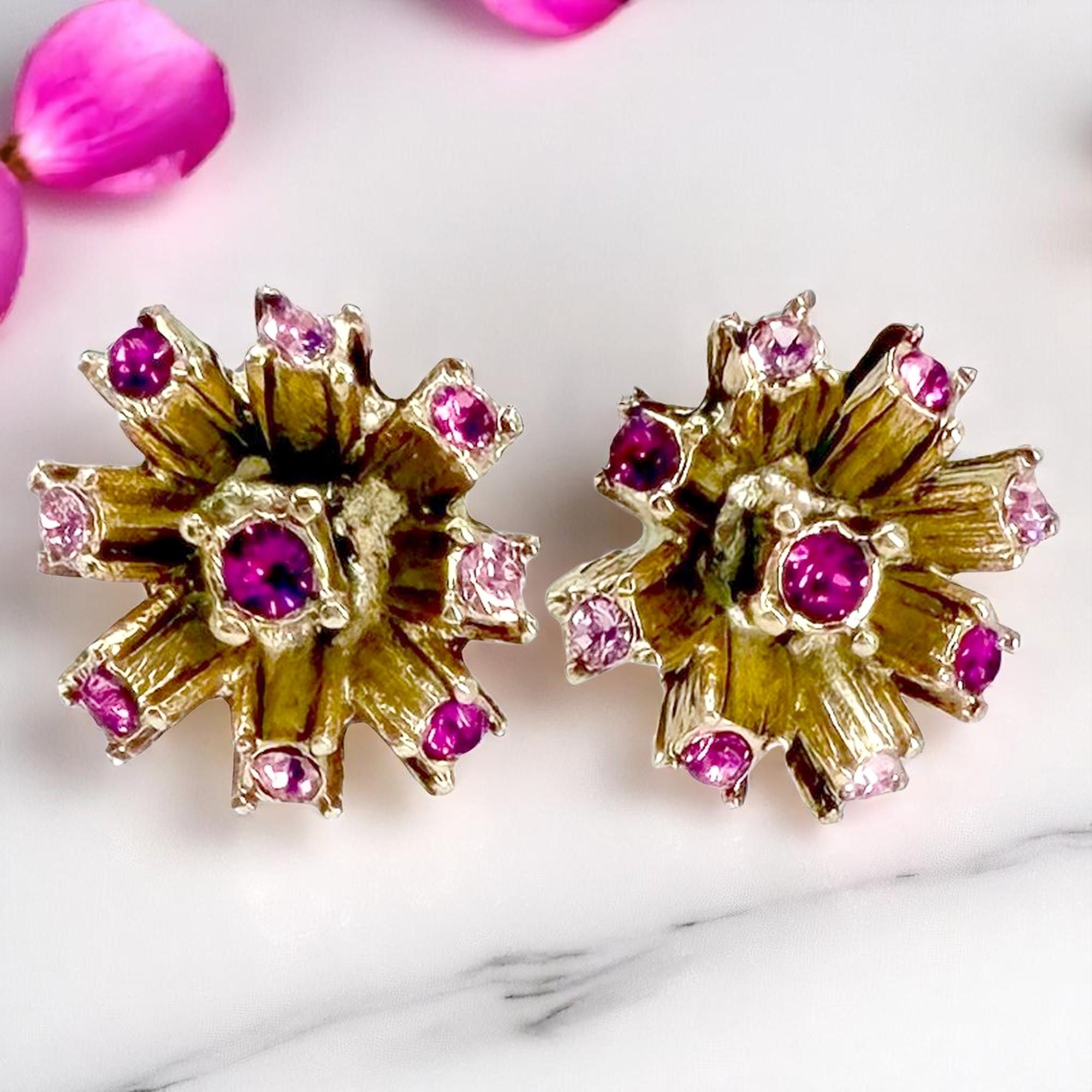 Oscar De La Renta 22K Gold Petite Floral Ohrringe mit rosa Swarovski-Kristallen im Angebot 1